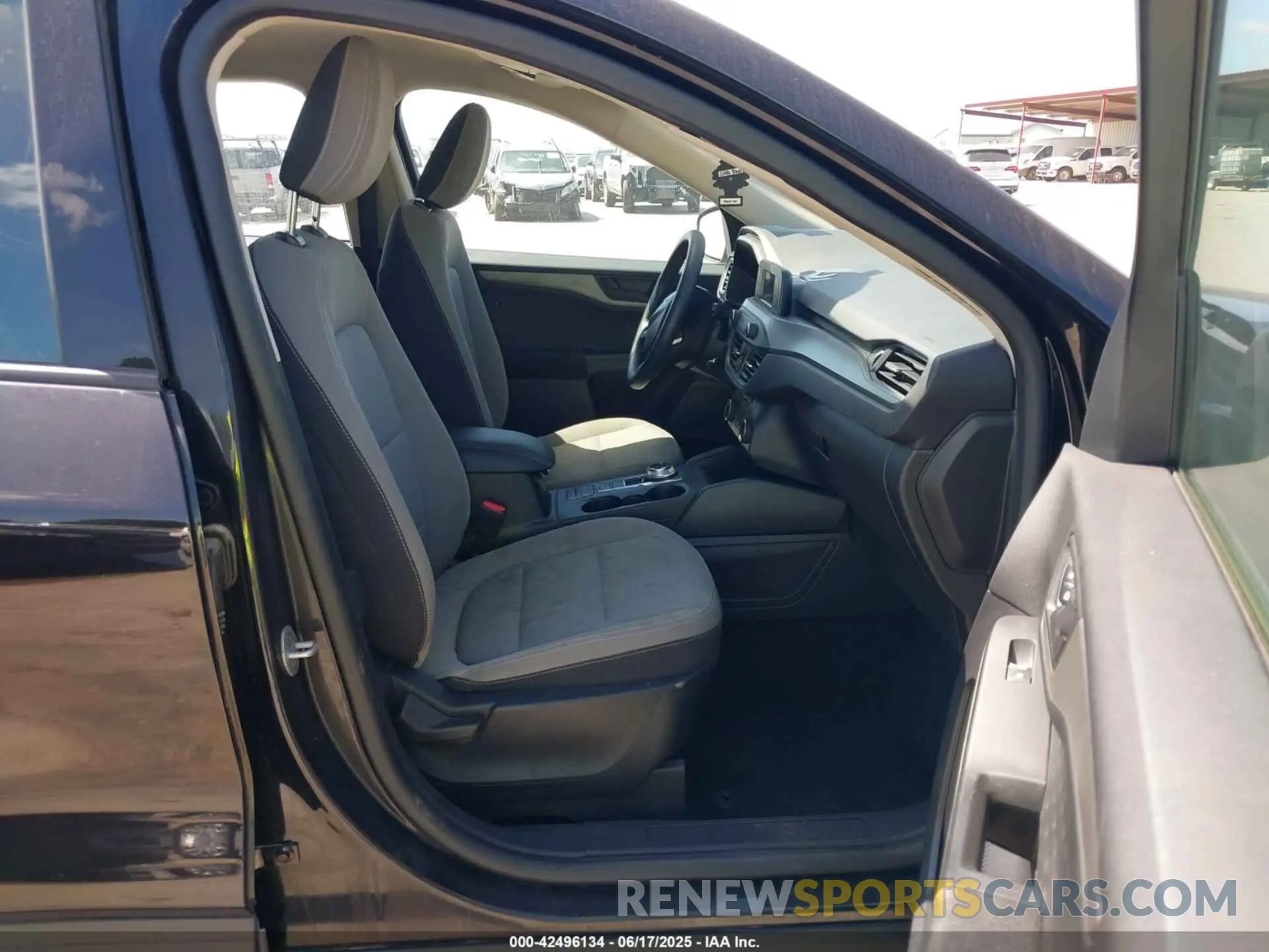 5 Photograph of a damaged car 1FMCU0F67LUA41019 FORD ESCAPE 2020