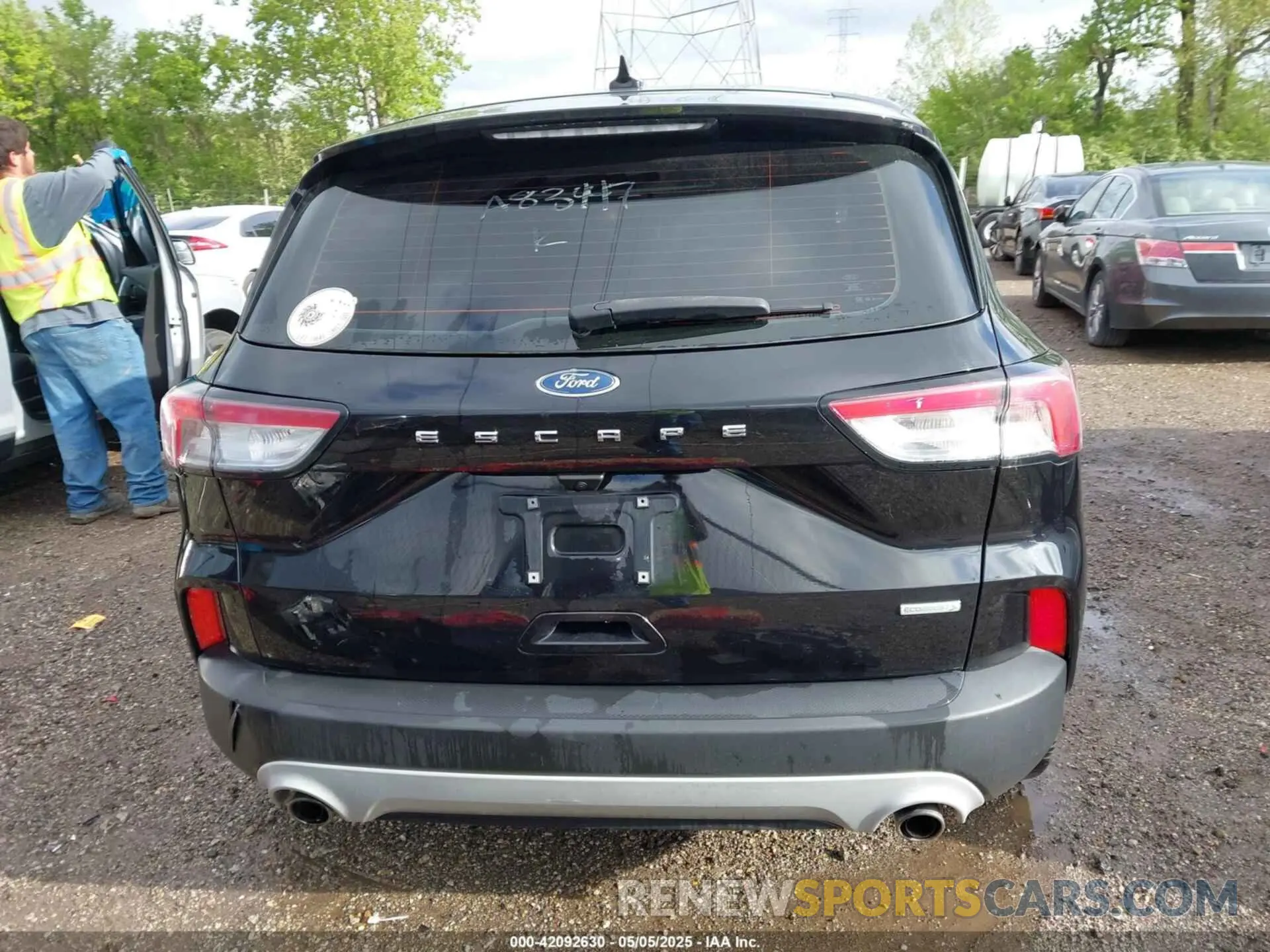 17 Photograph of a damaged car 1FMCU0F67LUA83447 FORD ESCAPE 2020
