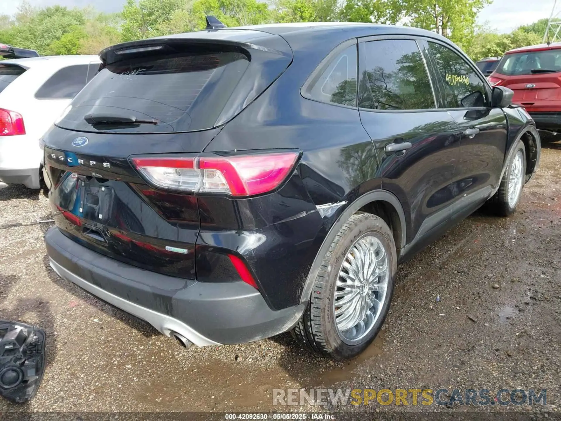 4 Photograph of a damaged car 1FMCU0F67LUA83447 FORD ESCAPE 2020