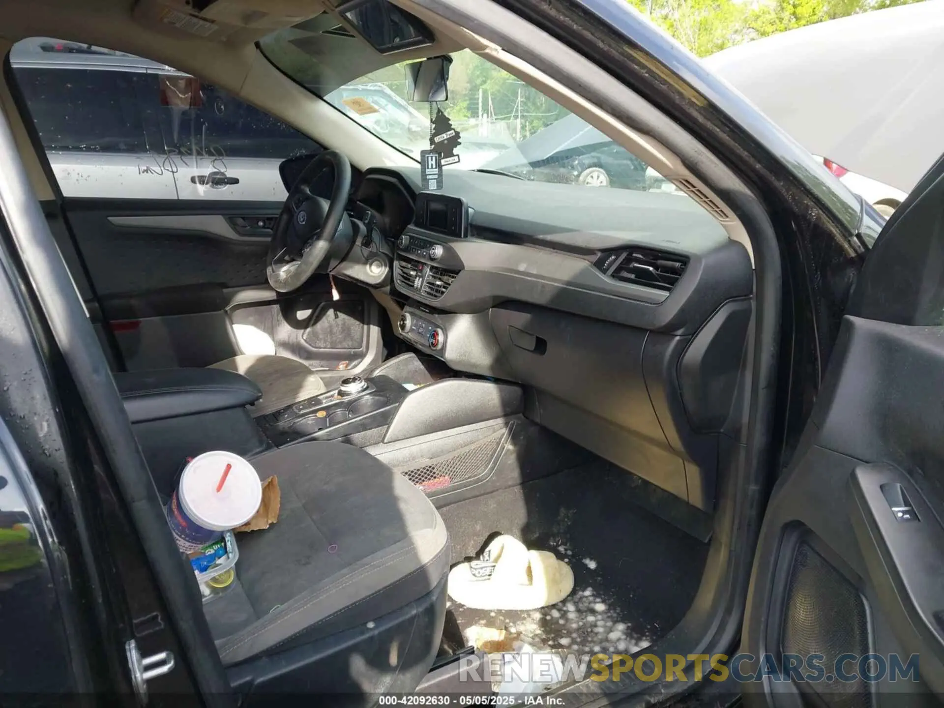 5 Photograph of a damaged car 1FMCU0F67LUA83447 FORD ESCAPE 2020