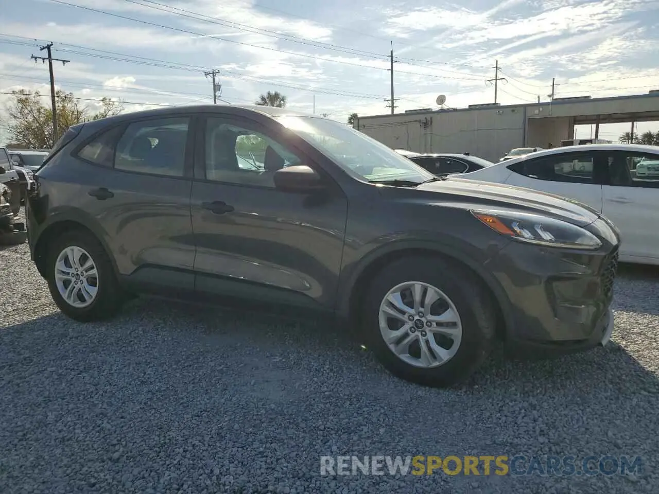 4 Photograph of a damaged car 1FMCU0F68LUC06298 FORD ESCAPE 2020