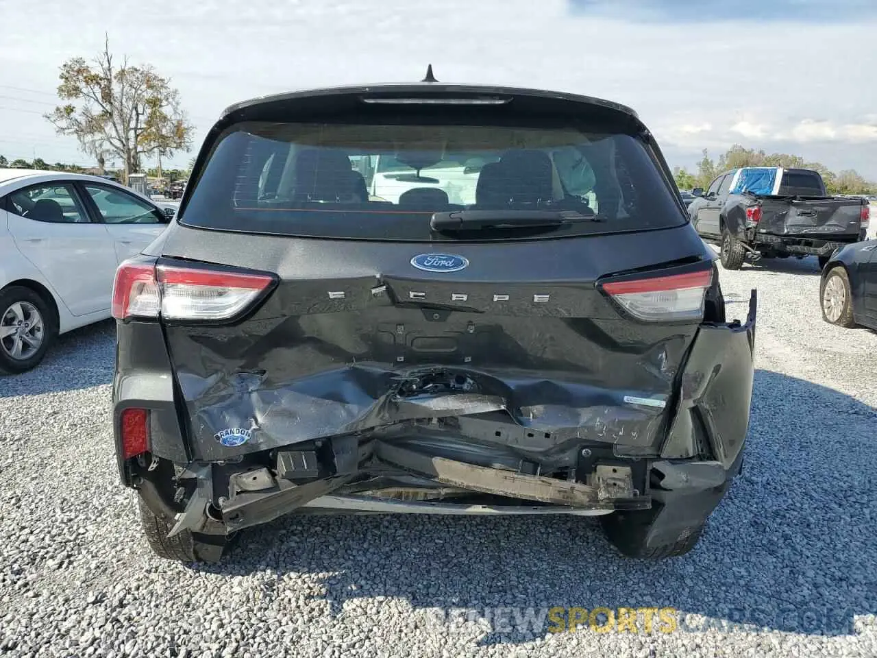 6 Photograph of a damaged car 1FMCU0F68LUC06298 FORD ESCAPE 2020