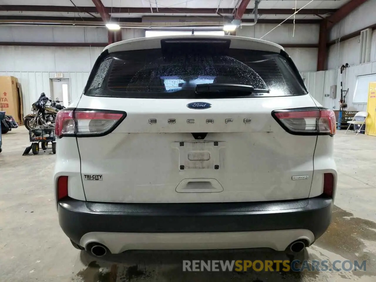 6 Photograph of a damaged car 1FMCU0F69LUA06045 FORD ESCAPE 2020