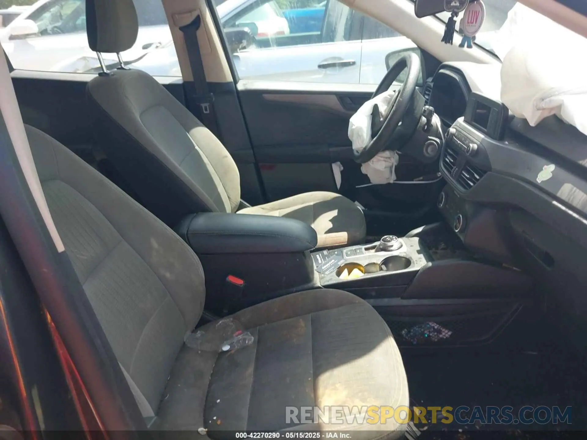 5 Photograph of a damaged car 1FMCU0F69LUA67346 FORD ESCAPE 2020