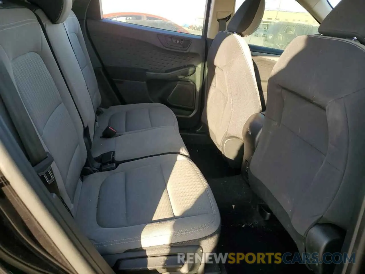 10 Photograph of a damaged car 1FMCU0F69LUB65681 FORD ESCAPE 2020