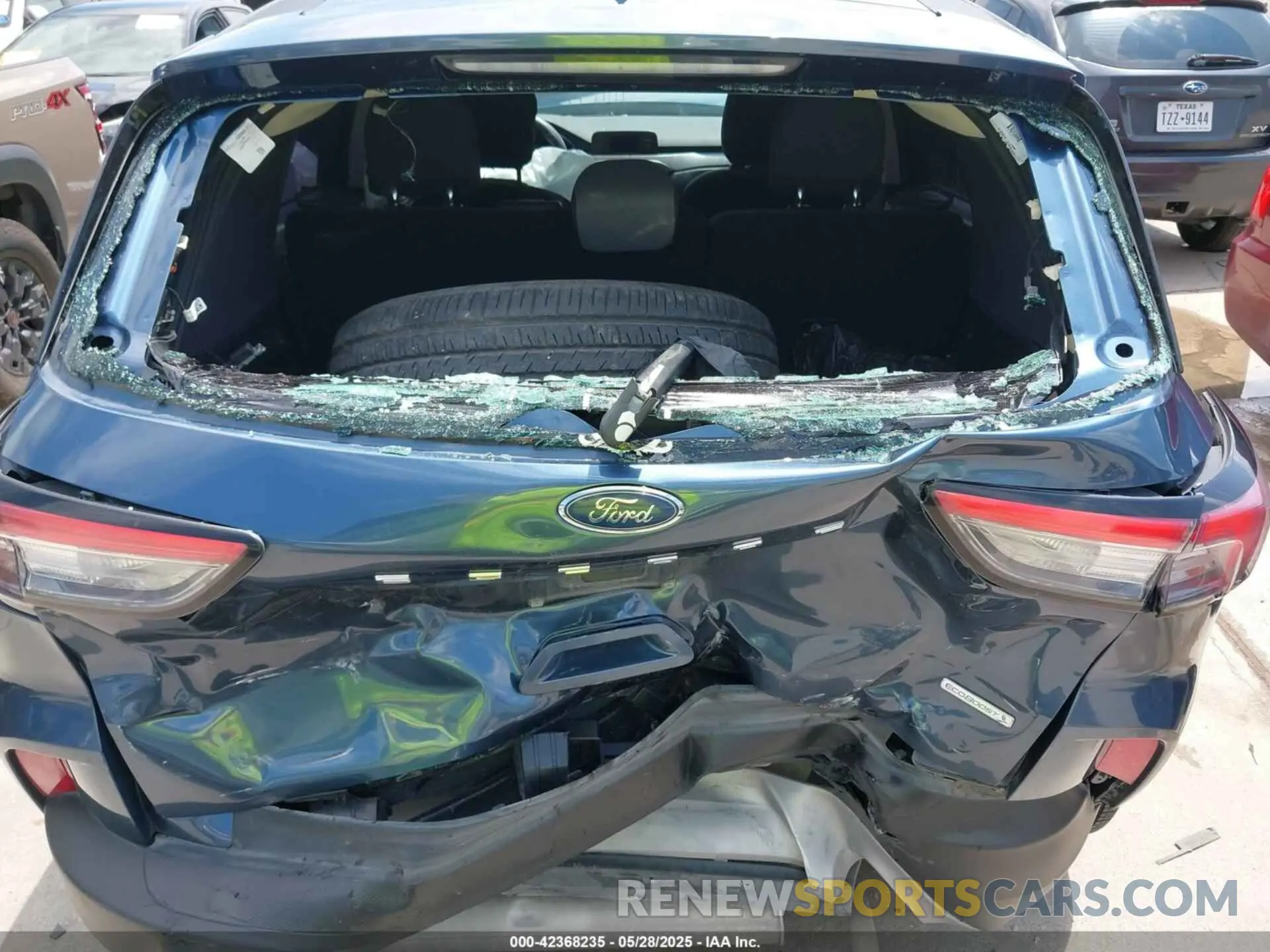 16 Photograph of a damaged car 1FMCU0F6XLUB91352 FORD ESCAPE 2020