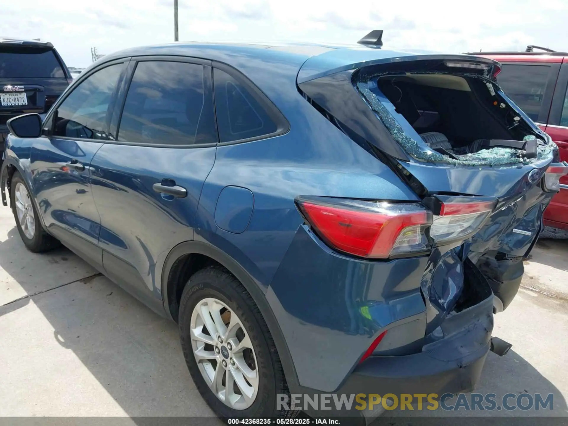 3 Photograph of a damaged car 1FMCU0F6XLUB91352 FORD ESCAPE 2020