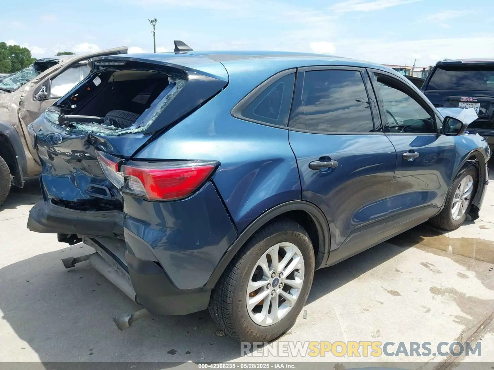 4 Photograph of a damaged car 1FMCU0F6XLUB91352 FORD ESCAPE 2020