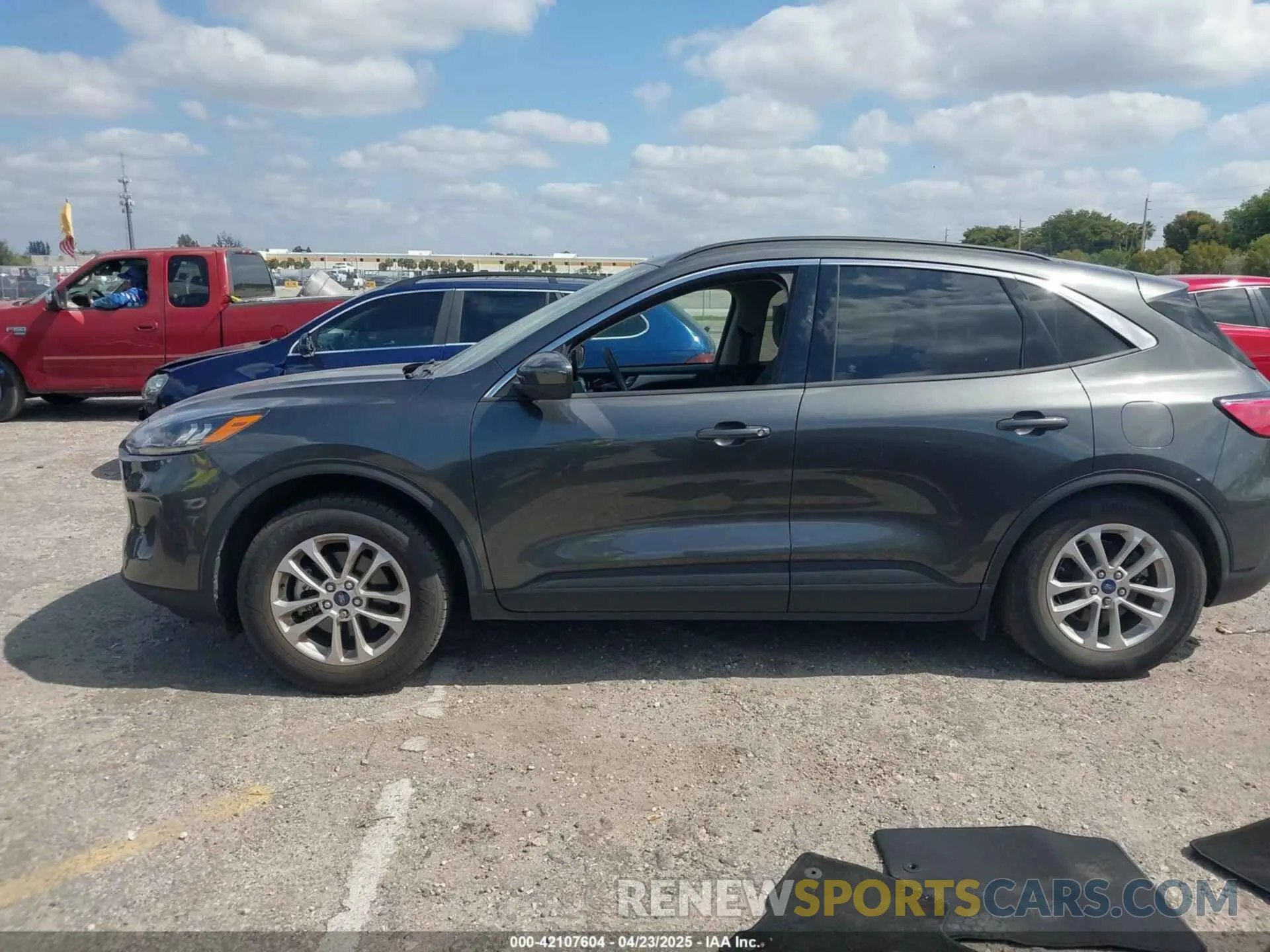 14 Photograph of a damaged car 1FMCU0G60LUA08619 FORD ESCAPE 2020