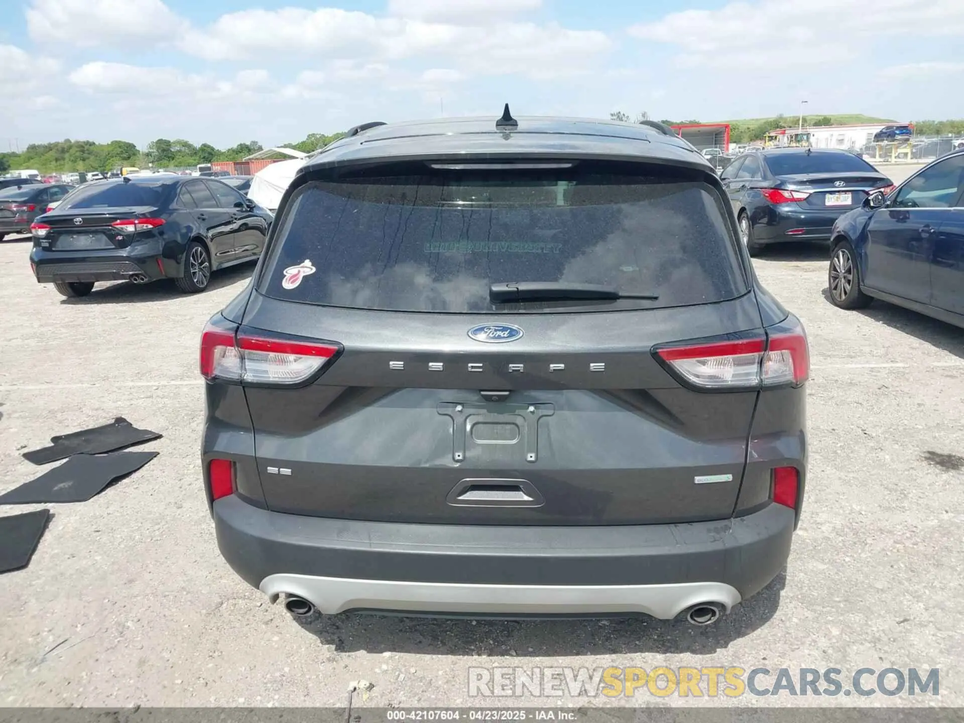 16 Photograph of a damaged car 1FMCU0G60LUA08619 FORD ESCAPE 2020