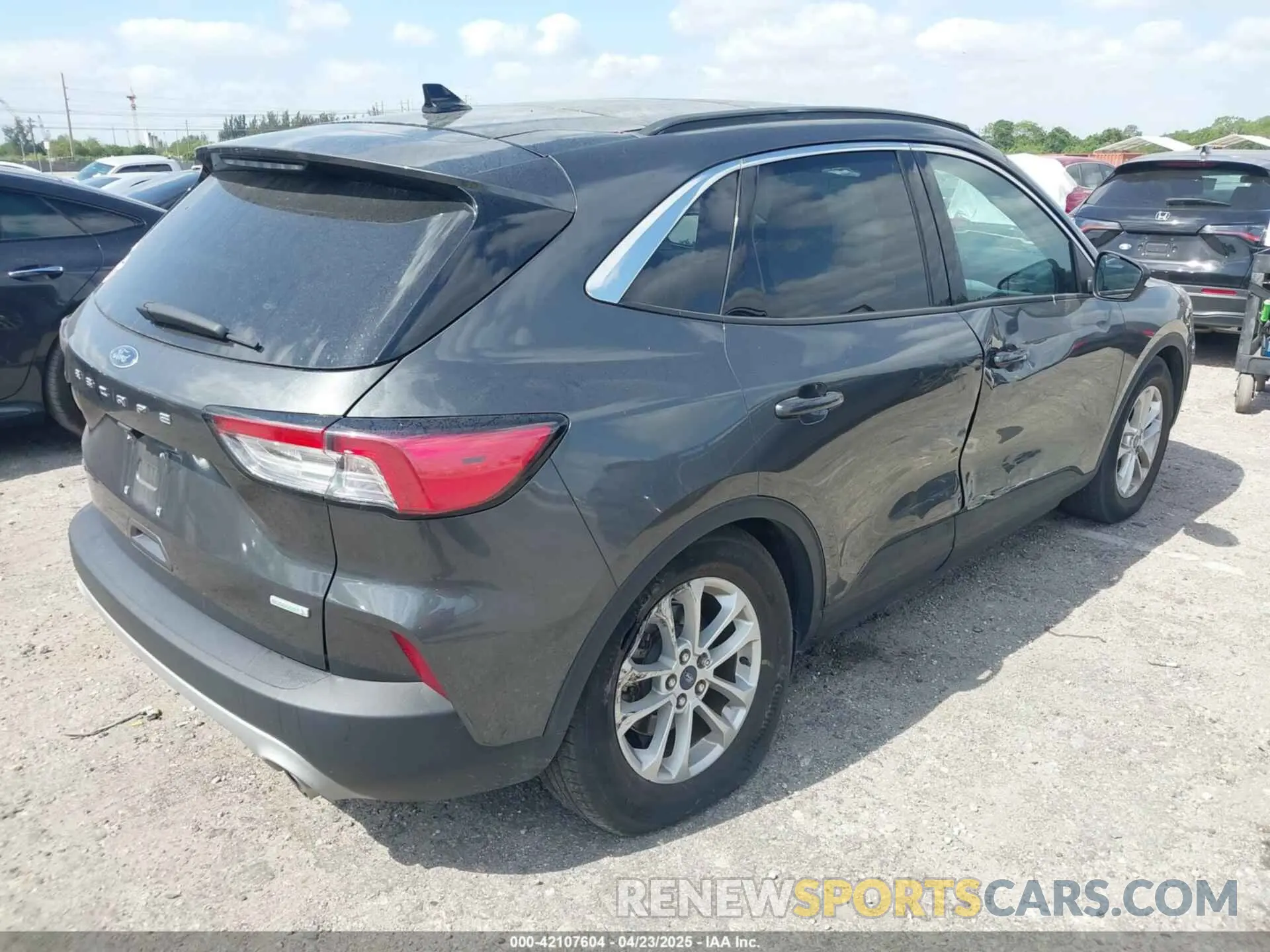 4 Photograph of a damaged car 1FMCU0G60LUA08619 FORD ESCAPE 2020