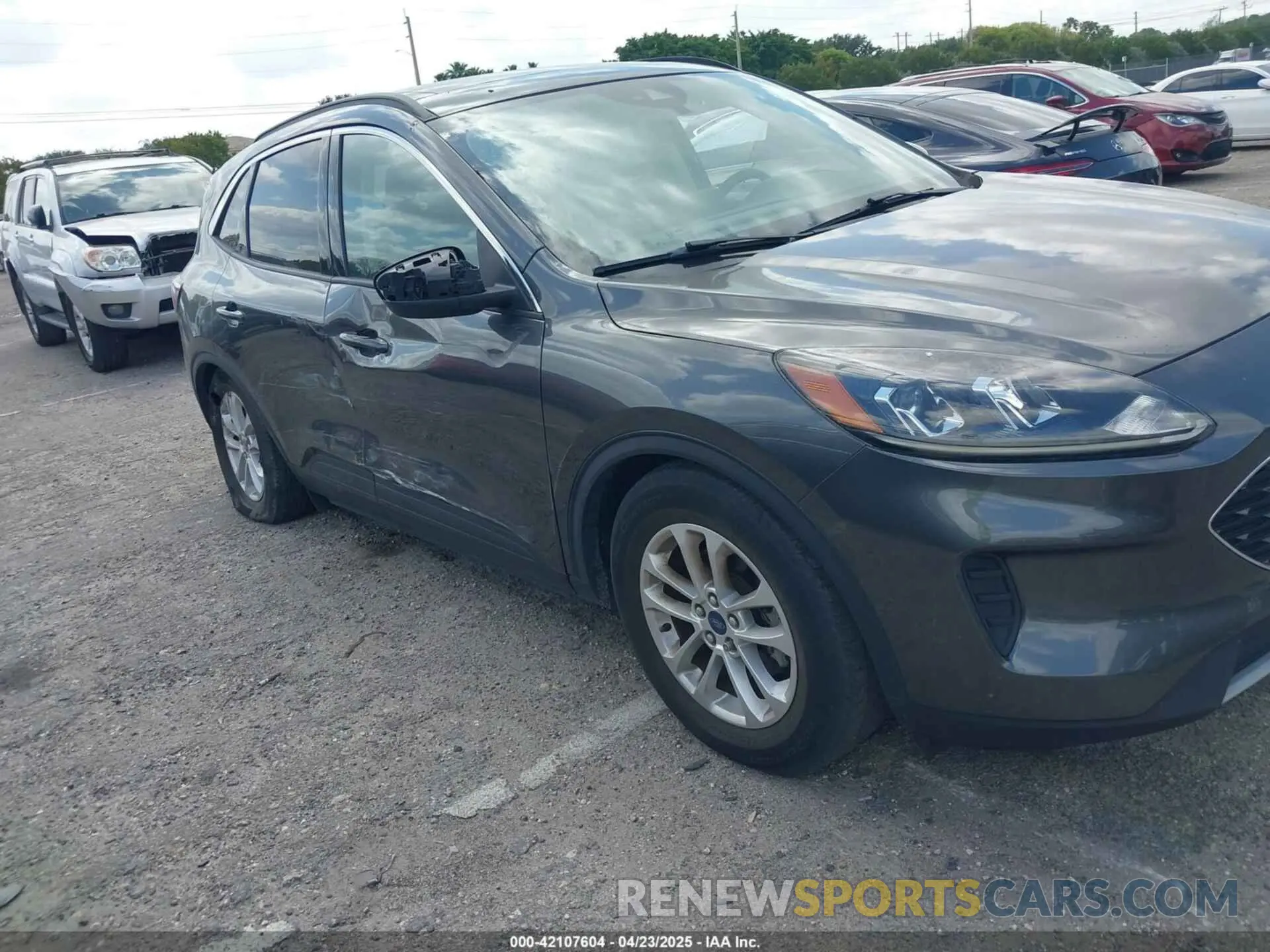 6 Photograph of a damaged car 1FMCU0G60LUA08619 FORD ESCAPE 2020