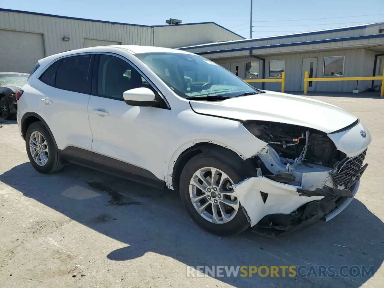 4 Photograph of a damaged car 1FMCU0G60LUA12282 FORD ESCAPE 2020