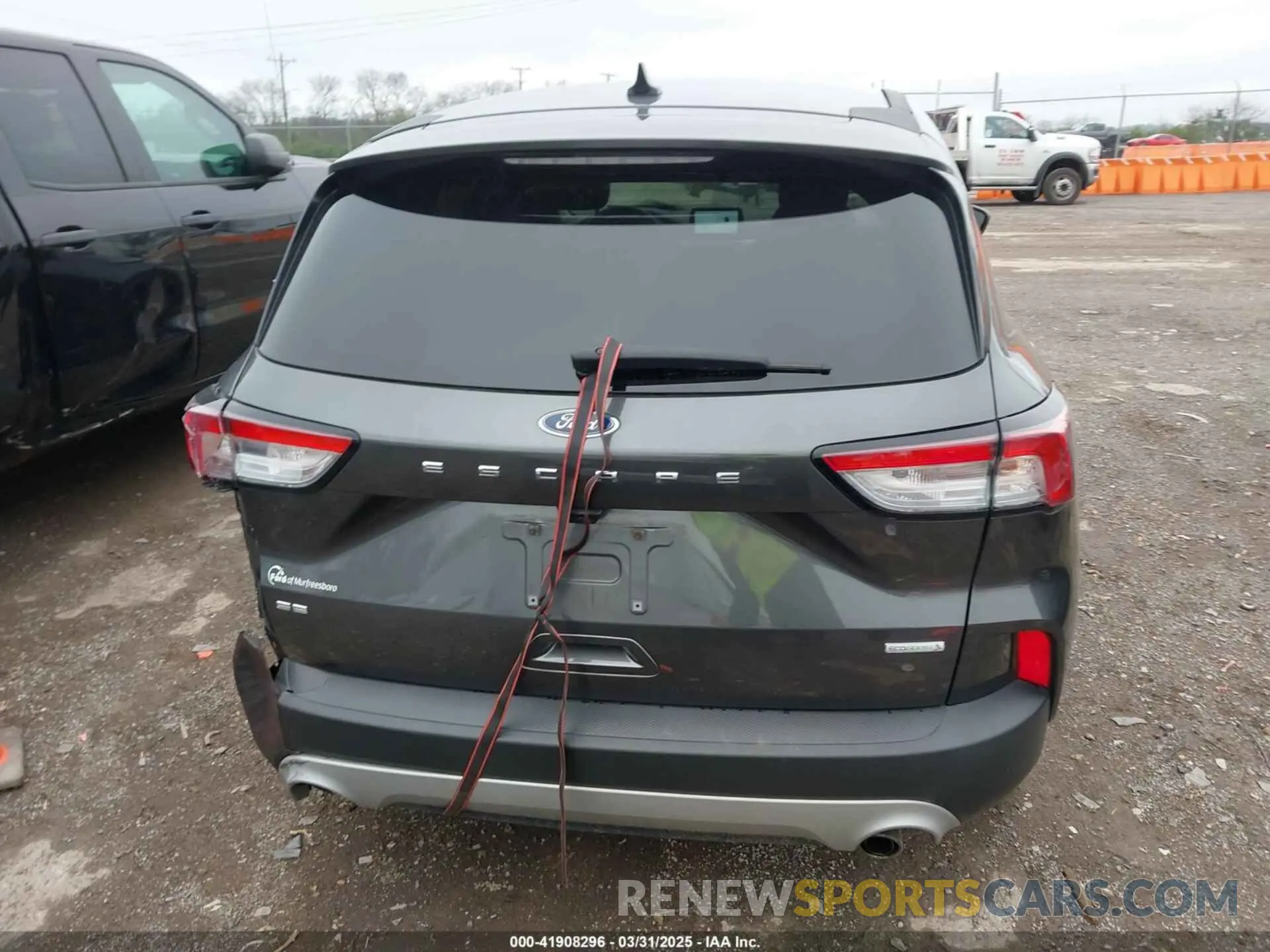 15 Photograph of a damaged car 1FMCU0G60LUA68318 FORD ESCAPE 2020