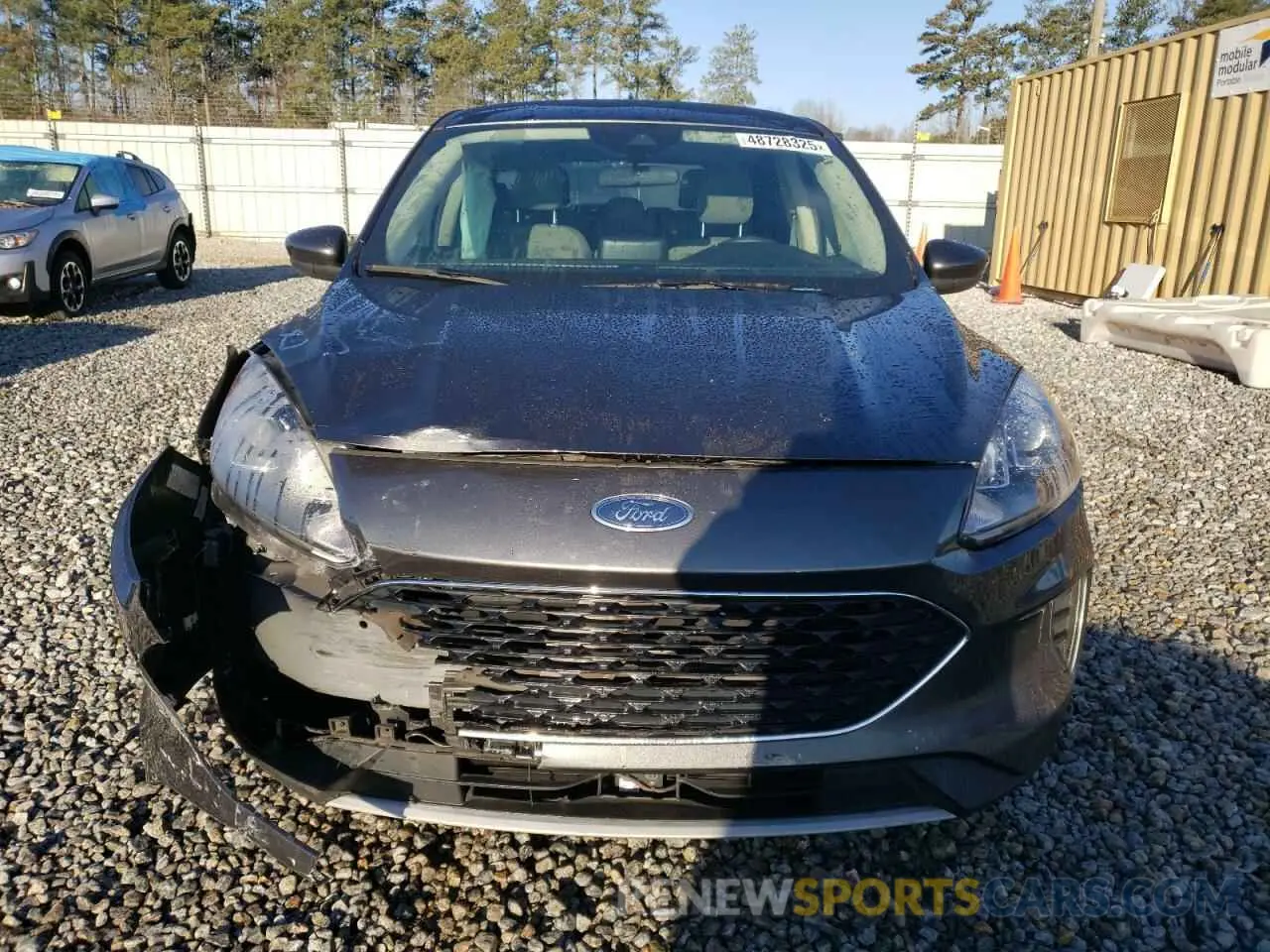 5 Photograph of a damaged car 1FMCU0G60LUA92201 FORD ESCAPE 2020