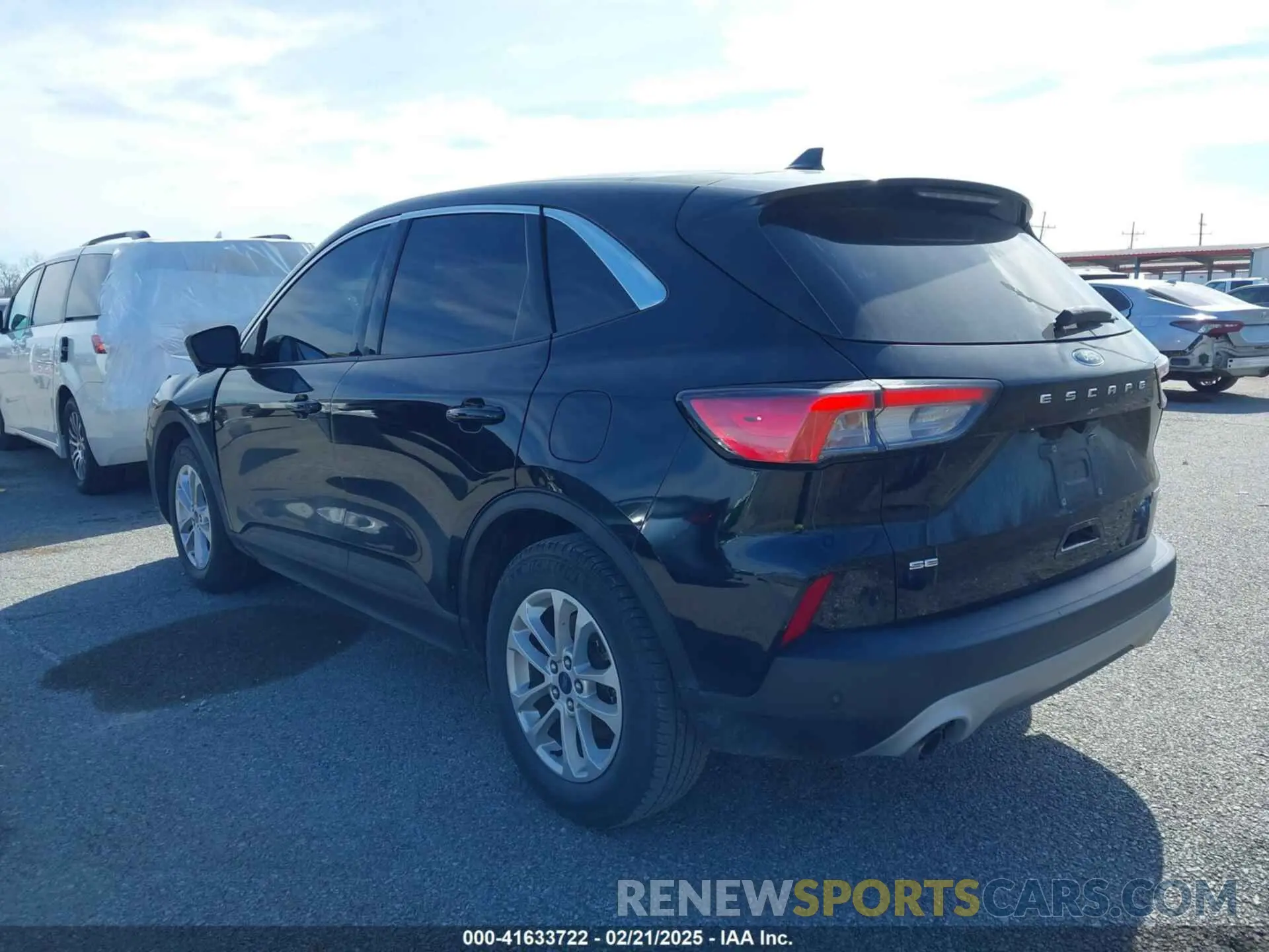 3 Photograph of a damaged car 1FMCU0G60LUB90063 FORD ESCAPE 2020