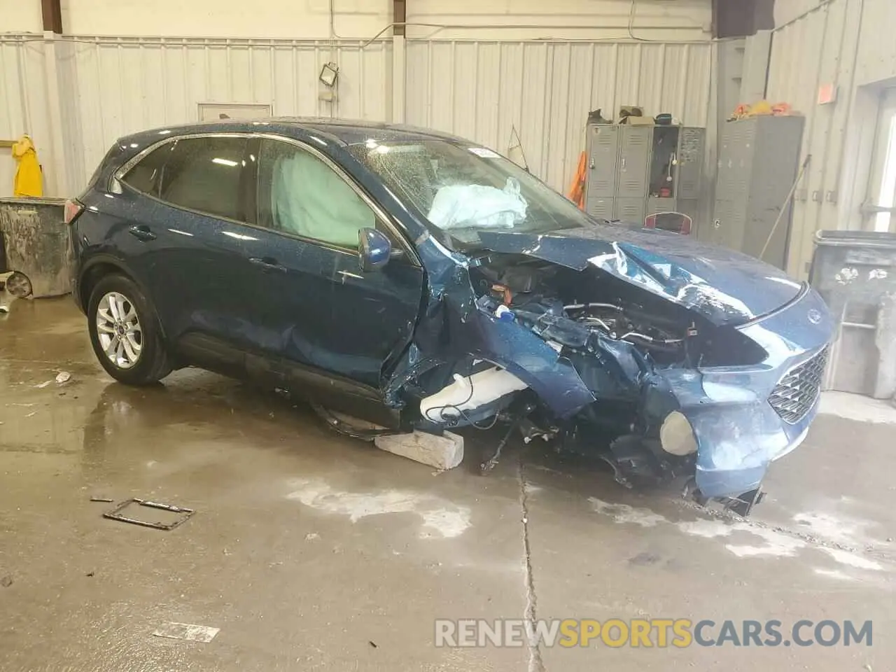 4 Photograph of a damaged car 1FMCU0G60LUB92699 FORD ESCAPE 2020