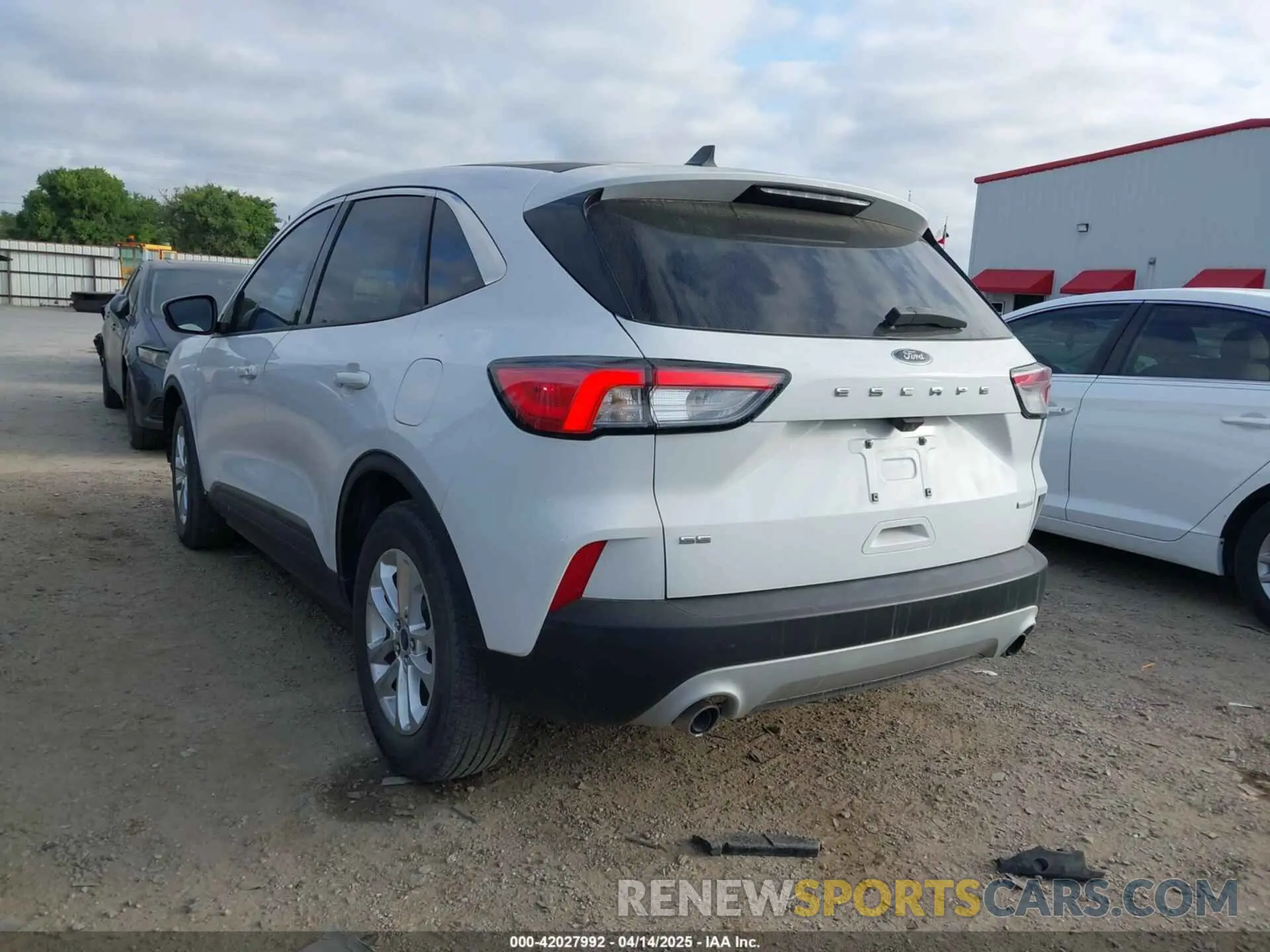 3 Photograph of a damaged car 1FMCU0G60LUC06956 FORD ESCAPE 2020