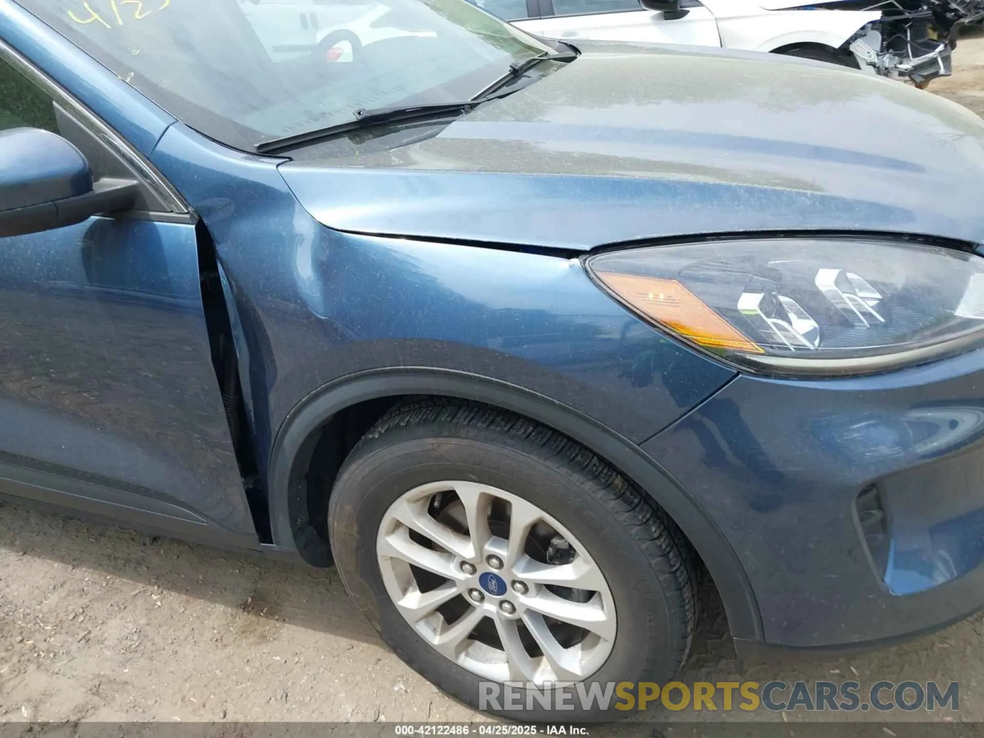 6 Photograph of a damaged car 1FMCU0G60LUC39181 FORD ESCAPE 2020