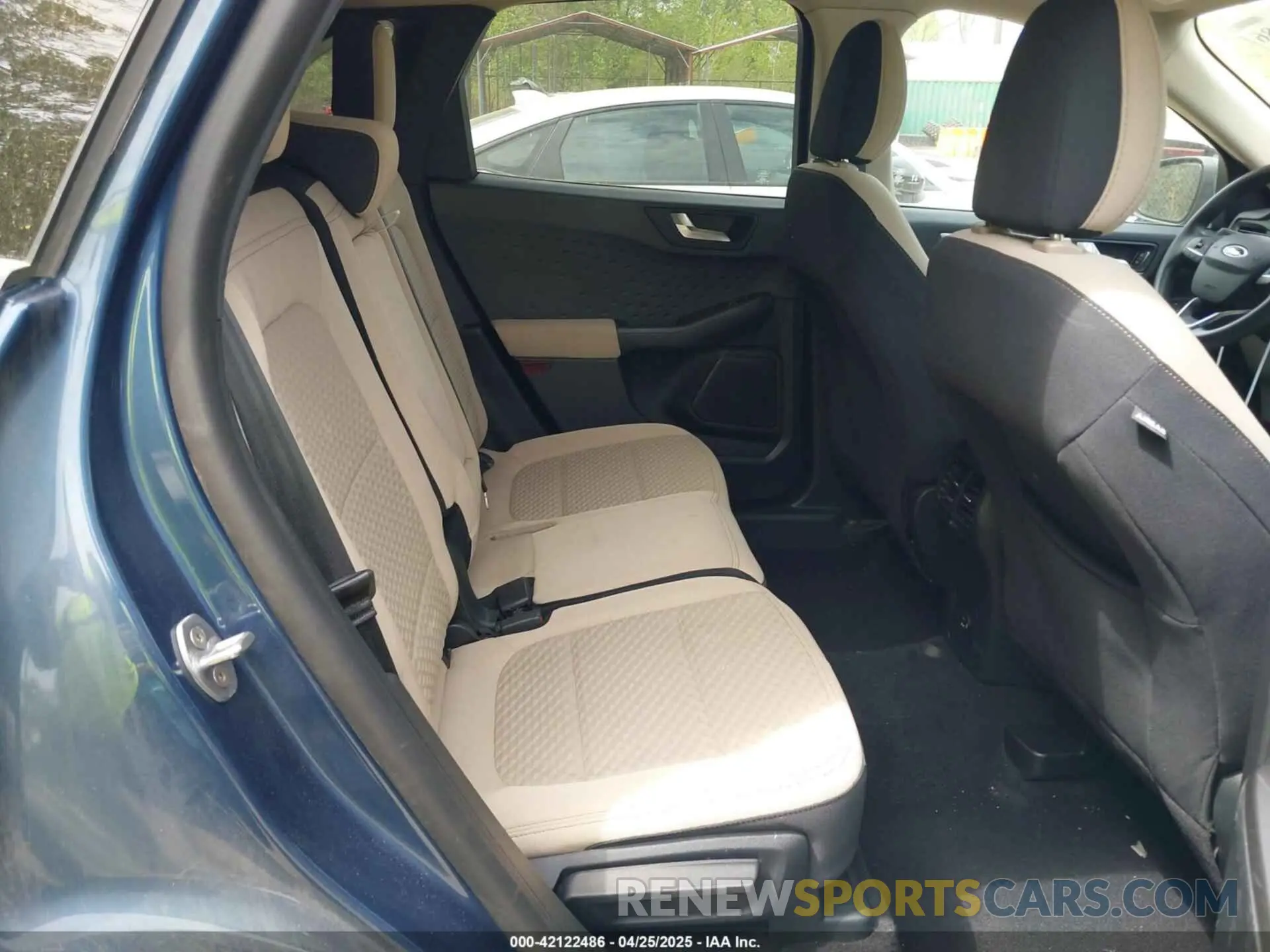 8 Photograph of a damaged car 1FMCU0G60LUC39181 FORD ESCAPE 2020