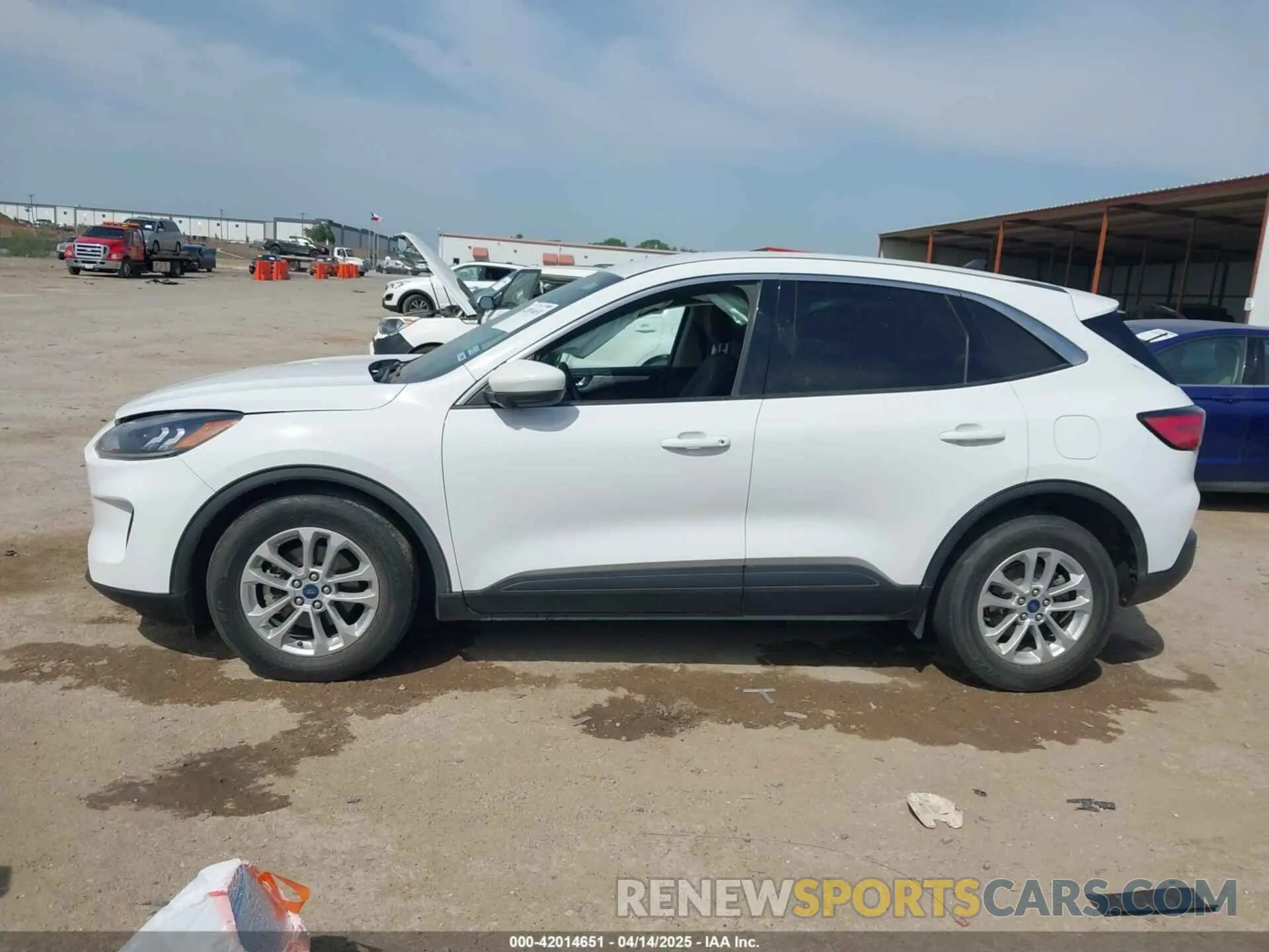 14 Photograph of a damaged car 1FMCU0G60LUC45045 FORD ESCAPE 2020