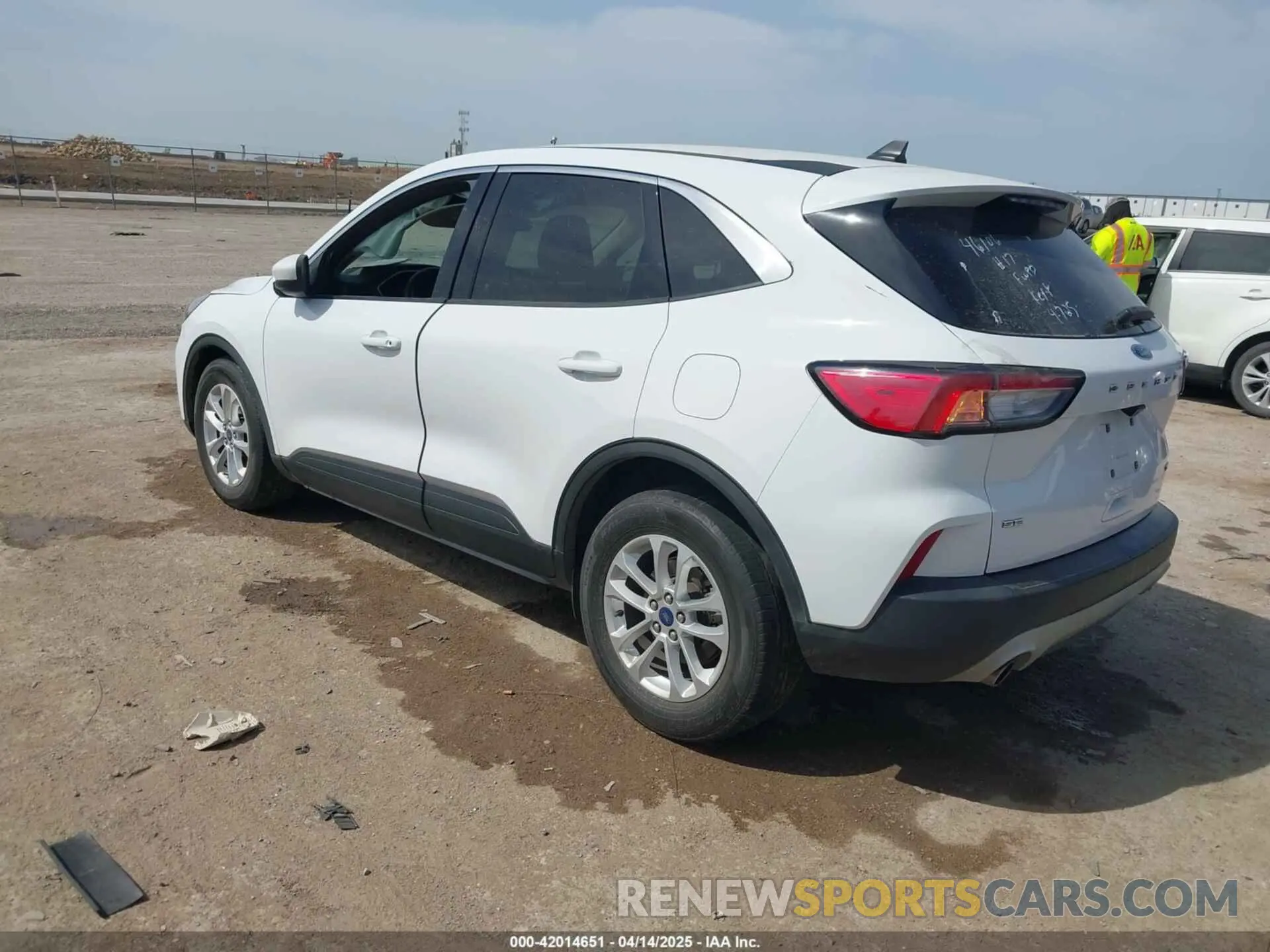3 Photograph of a damaged car 1FMCU0G60LUC45045 FORD ESCAPE 2020
