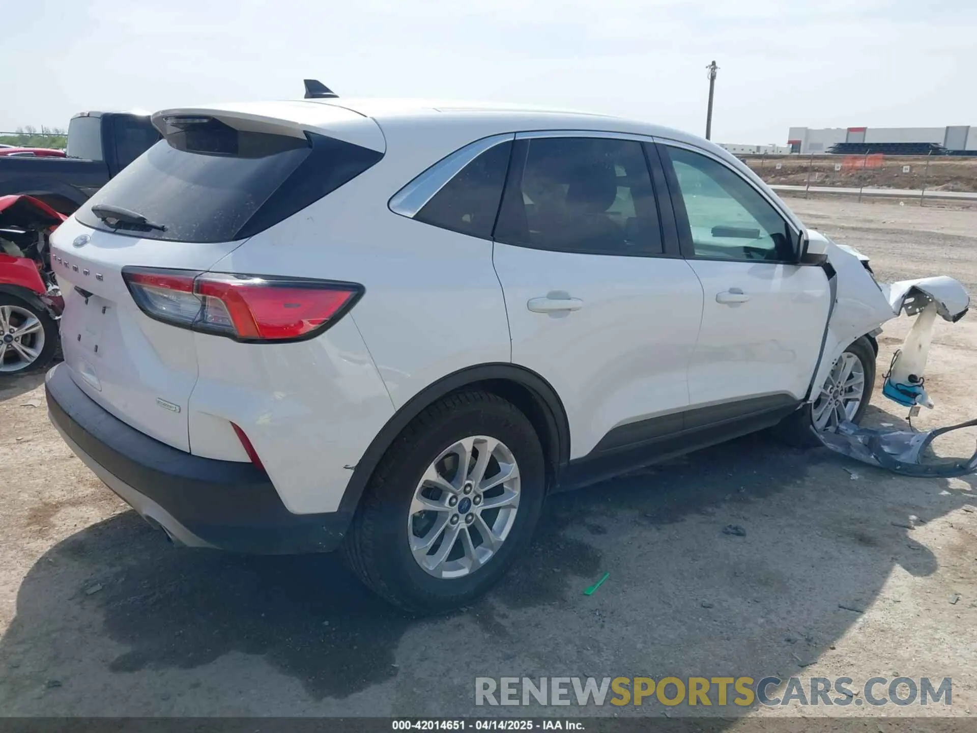 4 Photograph of a damaged car 1FMCU0G60LUC45045 FORD ESCAPE 2020
