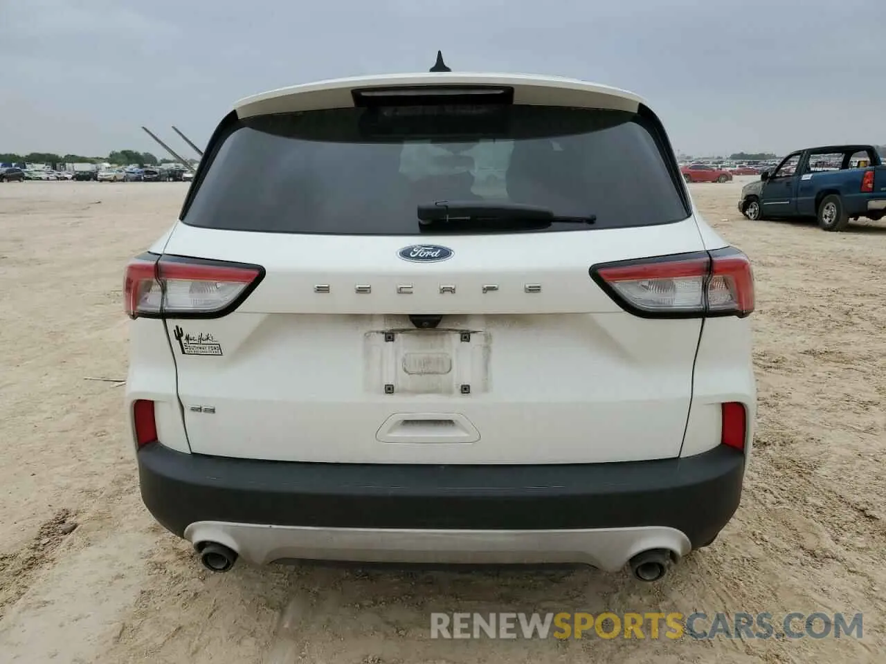 6 Photograph of a damaged car 1FMCU0G60LUC61942 FORD ESCAPE 2020