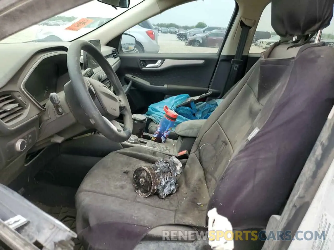 7 Photograph of a damaged car 1FMCU0G60LUC61942 FORD ESCAPE 2020