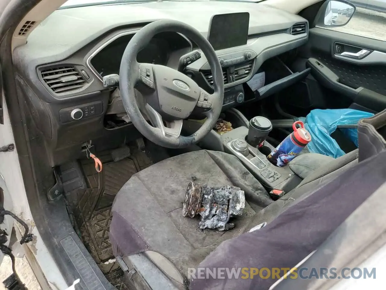 8 Photograph of a damaged car 1FMCU0G60LUC61942 FORD ESCAPE 2020