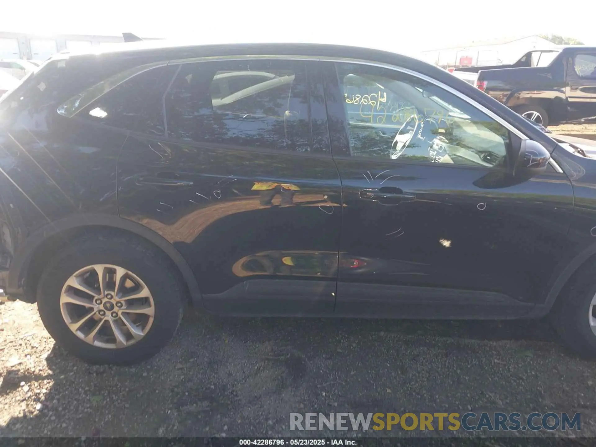 14 Photograph of a damaged car 1FMCU0G61LUA29107 FORD ESCAPE 2020