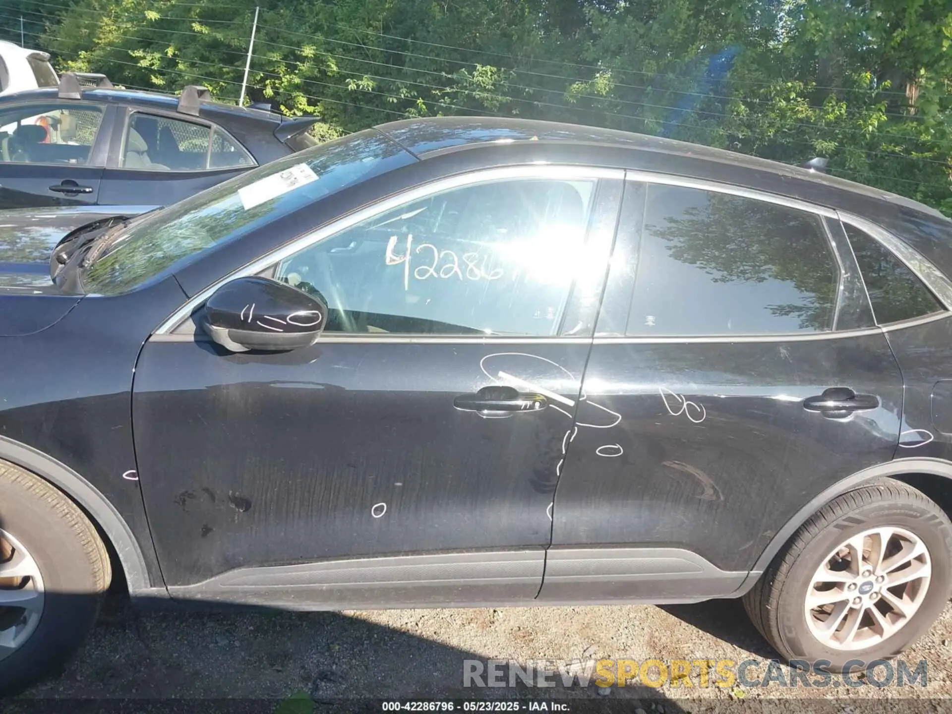 15 Photograph of a damaged car 1FMCU0G61LUA29107 FORD ESCAPE 2020