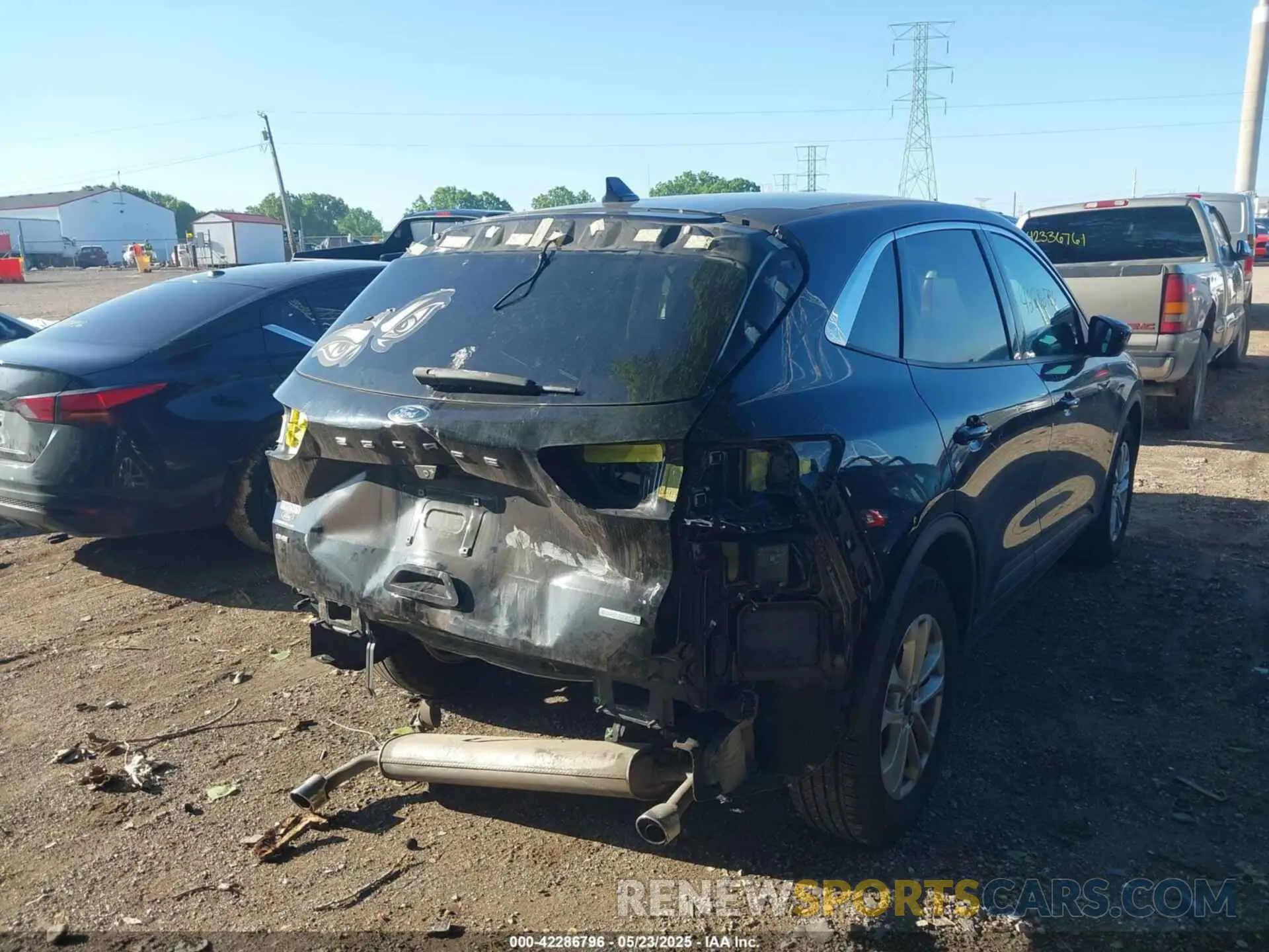 4 Photograph of a damaged car 1FMCU0G61LUA29107 FORD ESCAPE 2020