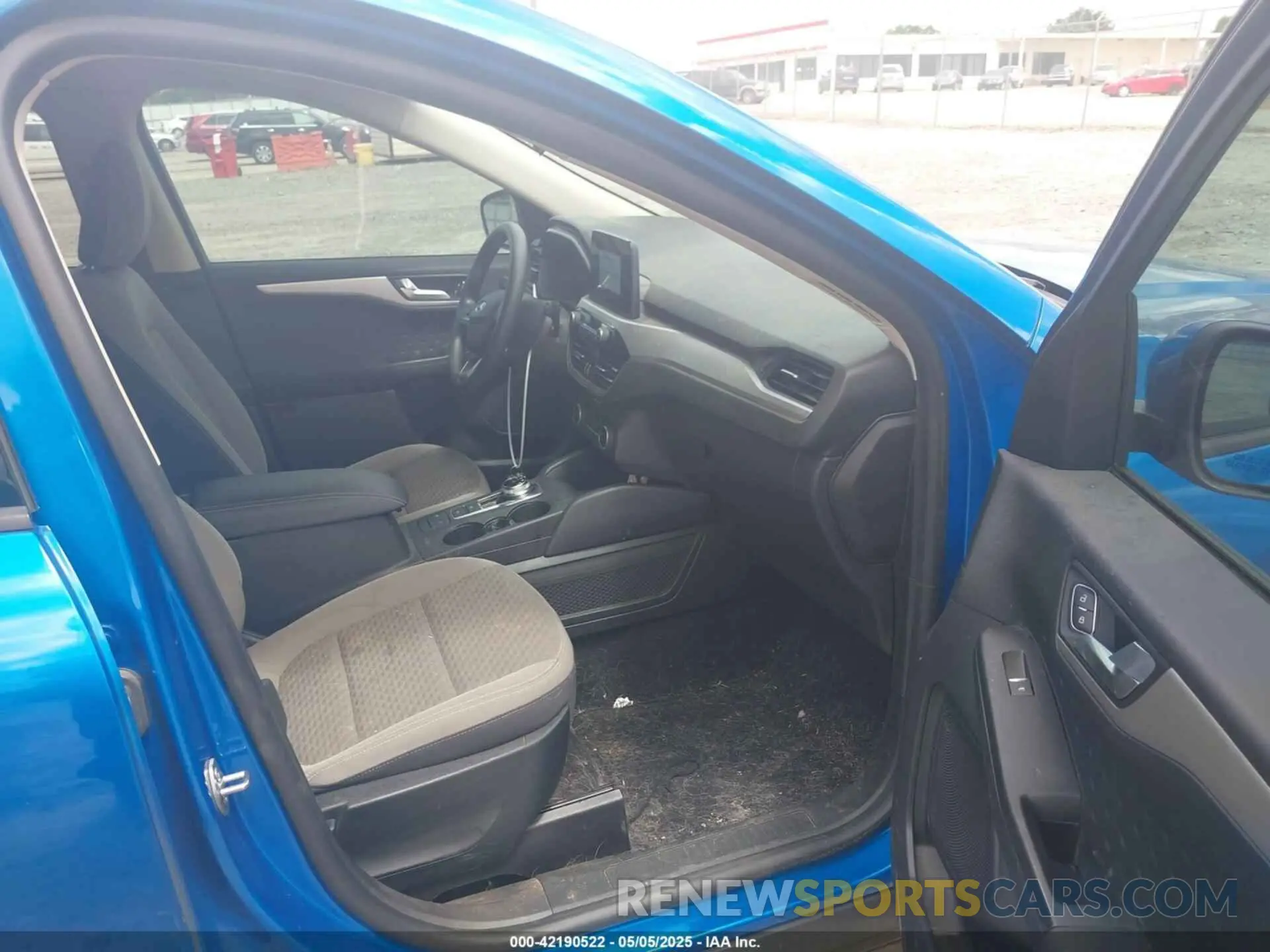 5 Photograph of a damaged car 1FMCU0G61LUB55743 FORD ESCAPE 2020