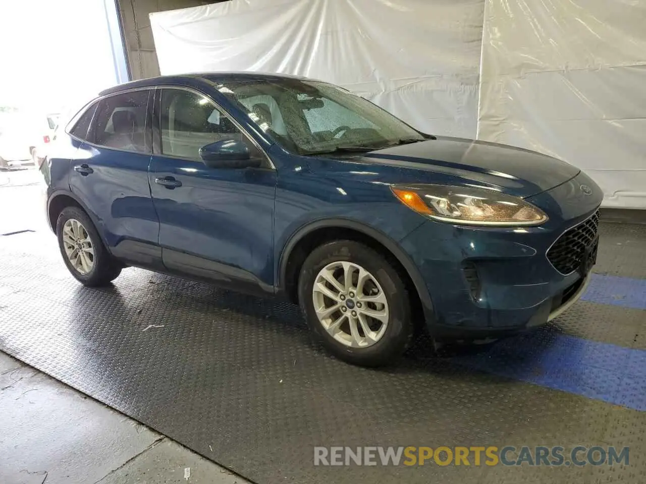4 Photograph of a damaged car 1FMCU0G61LUB83963 FORD ESCAPE 2020