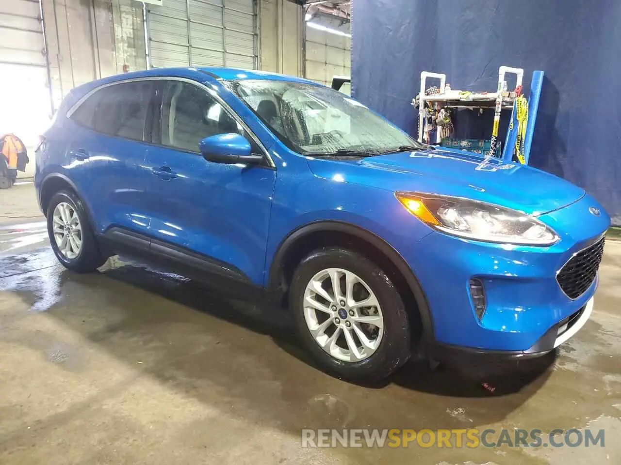 4 Photograph of a damaged car 1FMCU0G61LUB84112 FORD ESCAPE 2020