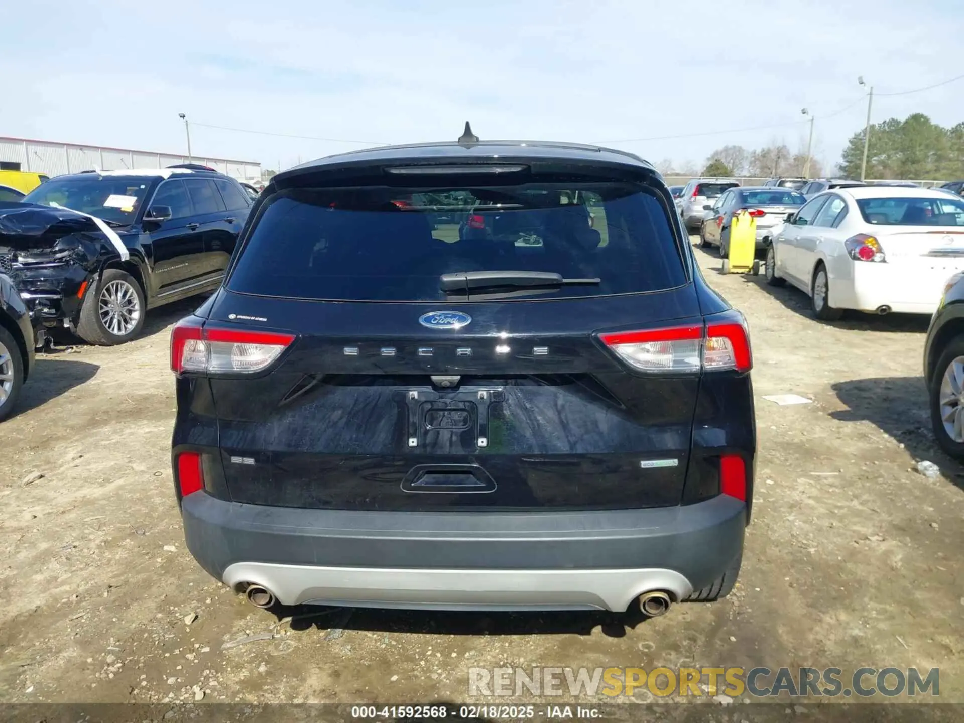17 Photograph of a damaged car 1FMCU0G61LUC20929 FORD ESCAPE 2020