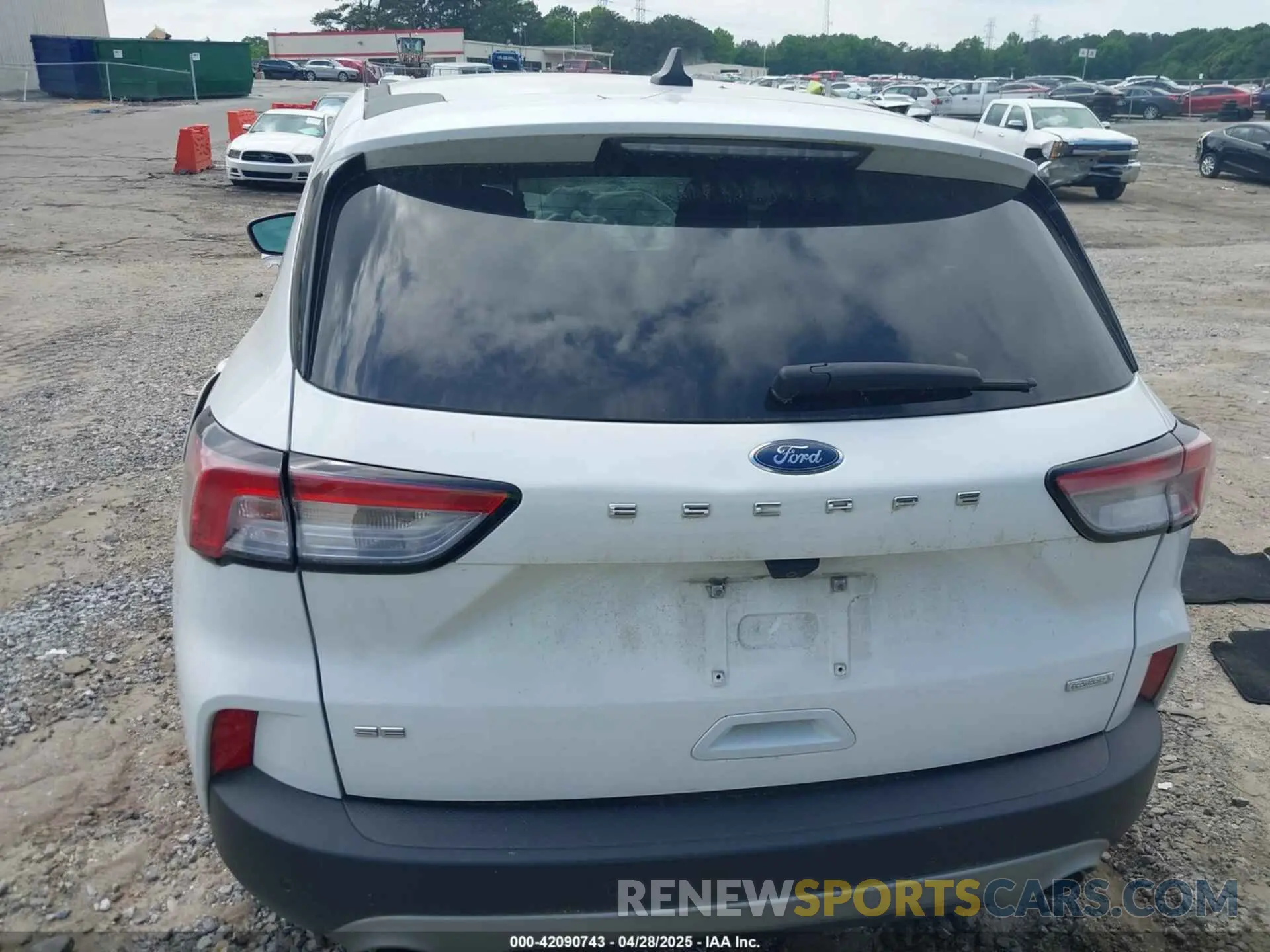 15 Photograph of a damaged car 1FMCU0G61LUC46897 FORD ESCAPE 2020