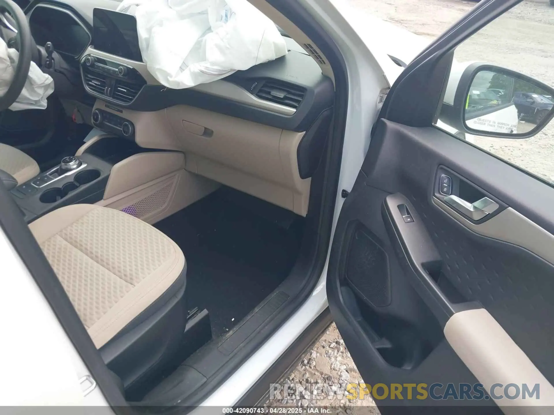 5 Photograph of a damaged car 1FMCU0G61LUC46897 FORD ESCAPE 2020