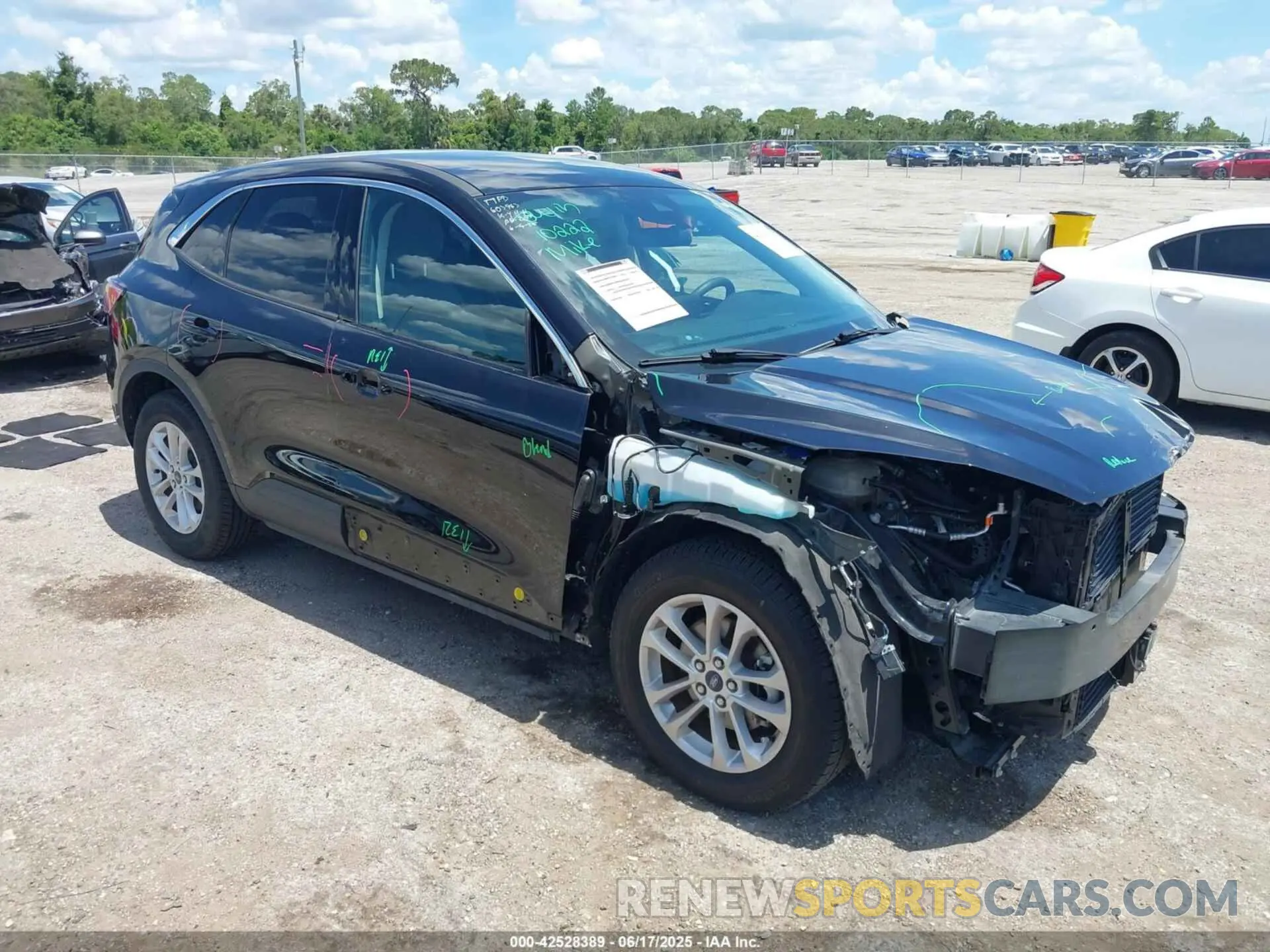 1 Photograph of a damaged car 1FMCU0G61LUC61271 FORD ESCAPE 2020