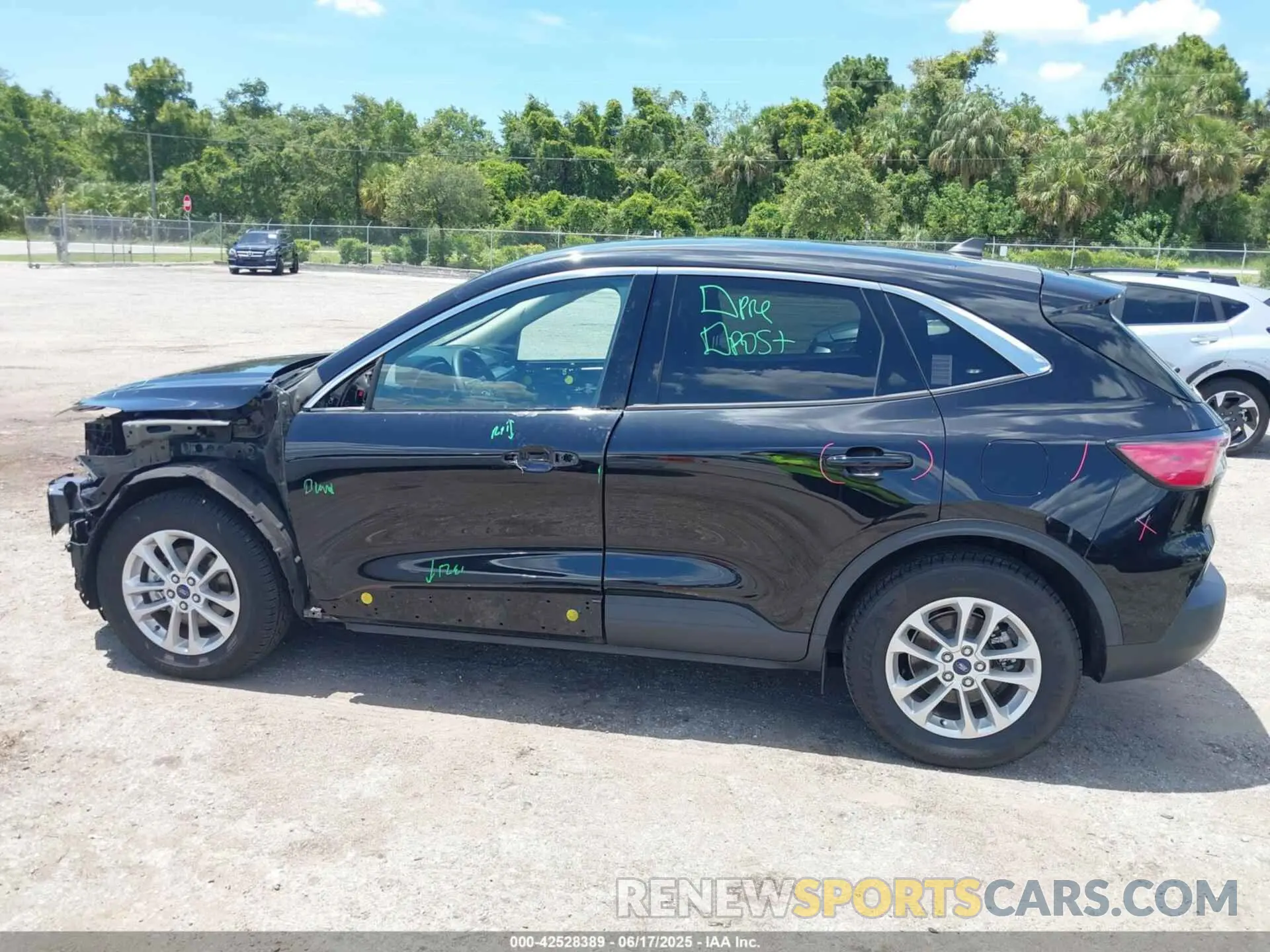 15 Photograph of a damaged car 1FMCU0G61LUC61271 FORD ESCAPE 2020