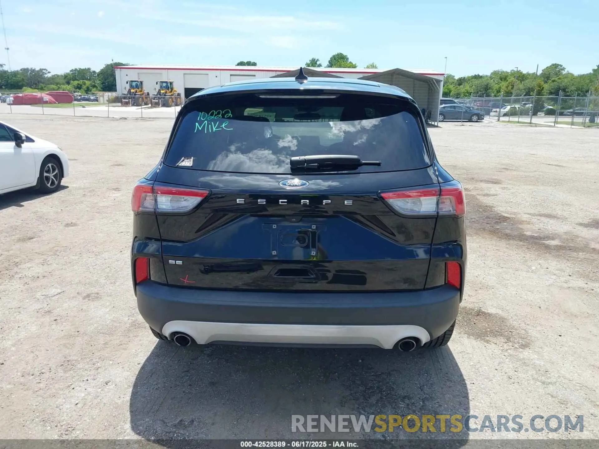 17 Photograph of a damaged car 1FMCU0G61LUC61271 FORD ESCAPE 2020