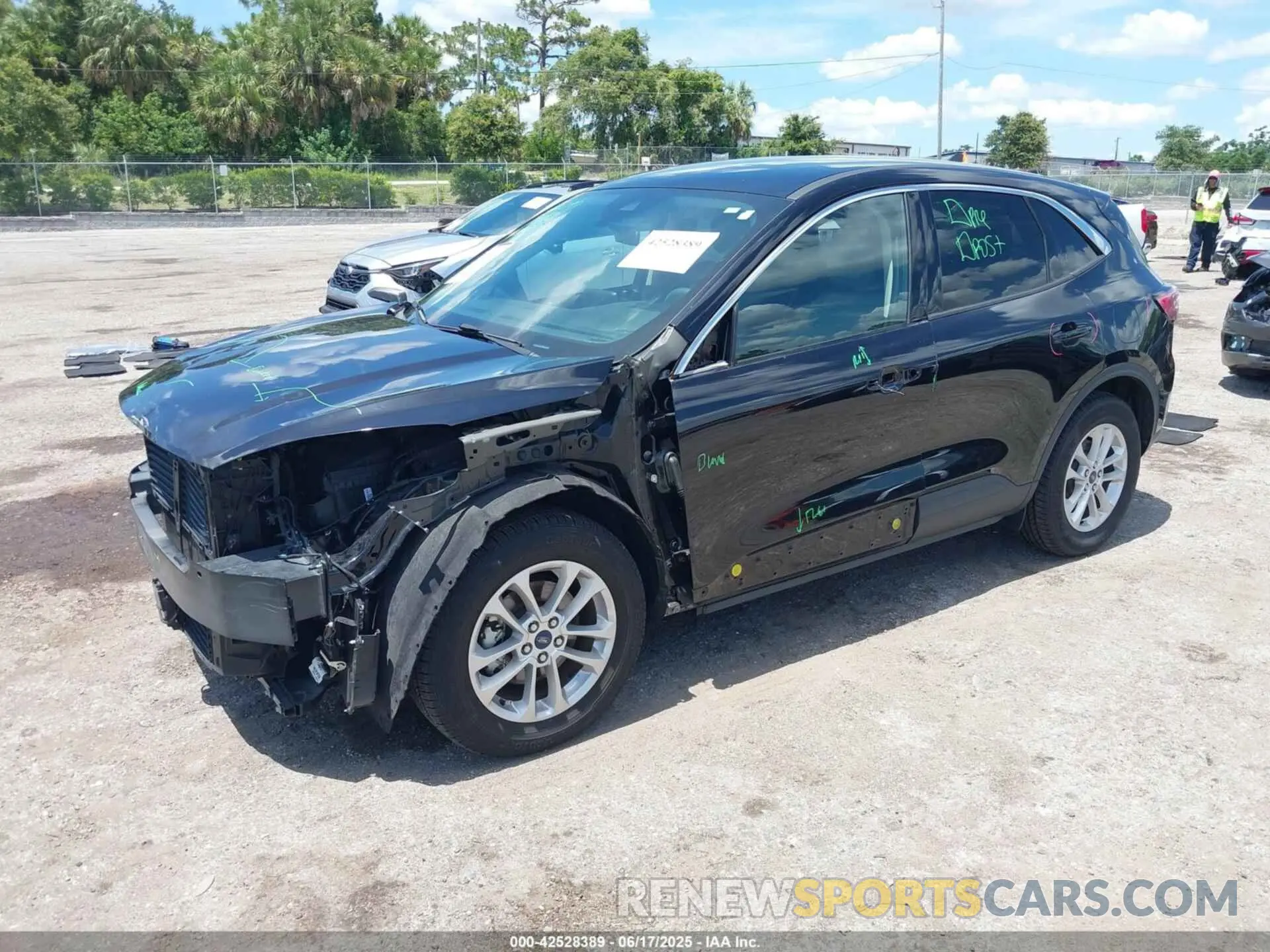 2 Photograph of a damaged car 1FMCU0G61LUC61271 FORD ESCAPE 2020