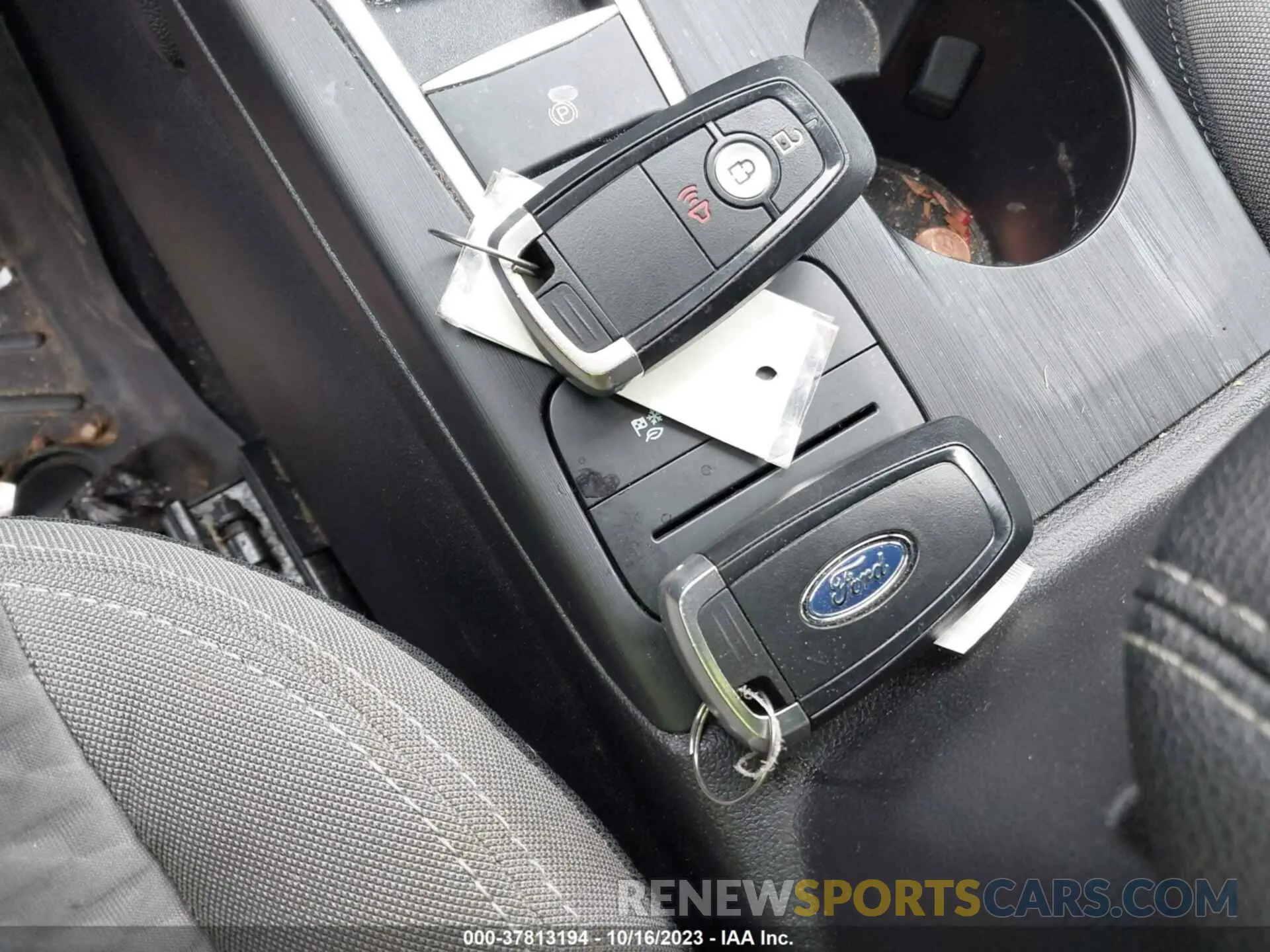 11 Photograph of a damaged car 1FMCU0G62LUA66943 FORD ESCAPE 2020