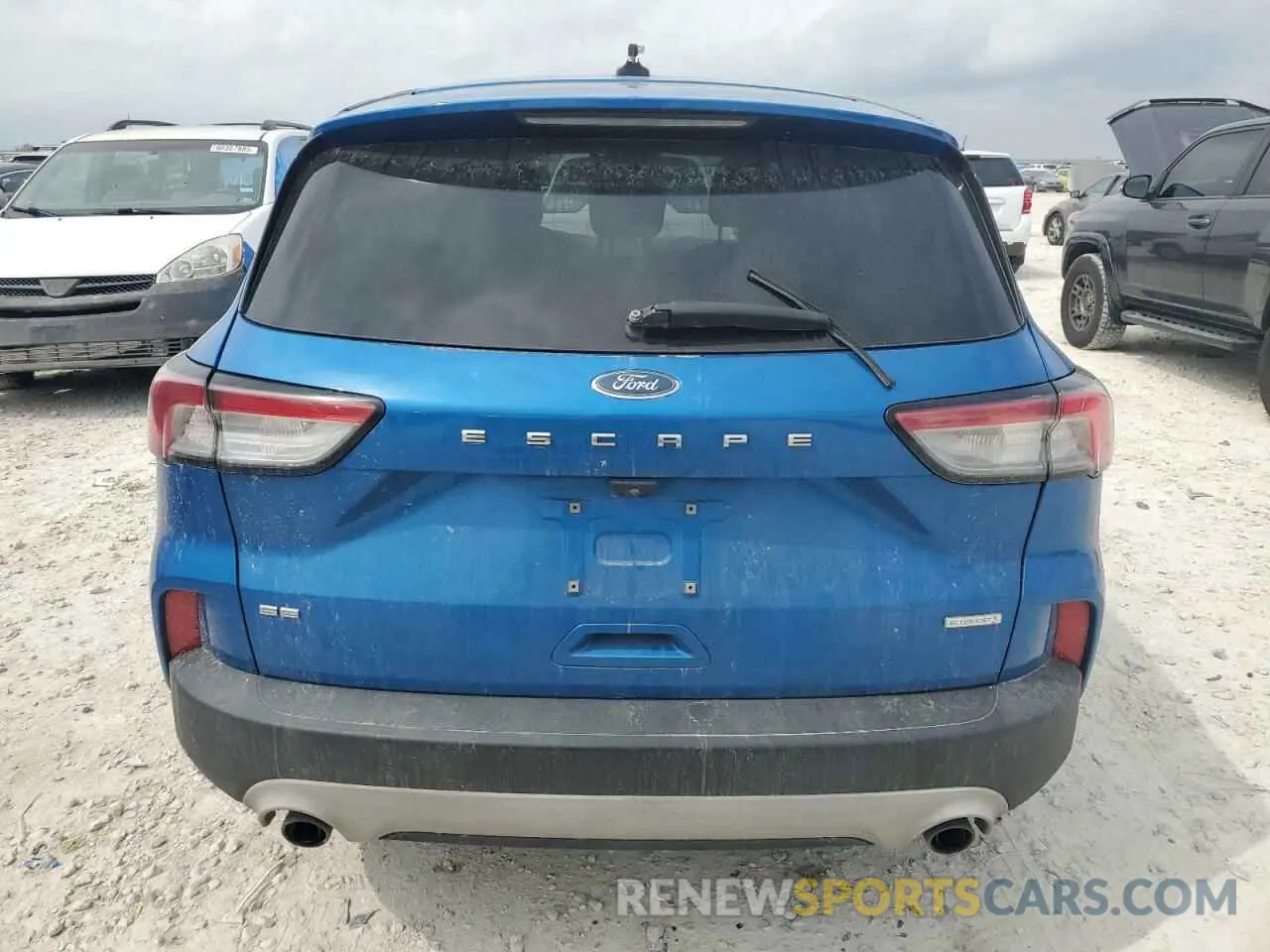 6 Photograph of a damaged car 1FMCU0G62LUB01495 FORD ESCAPE 2020