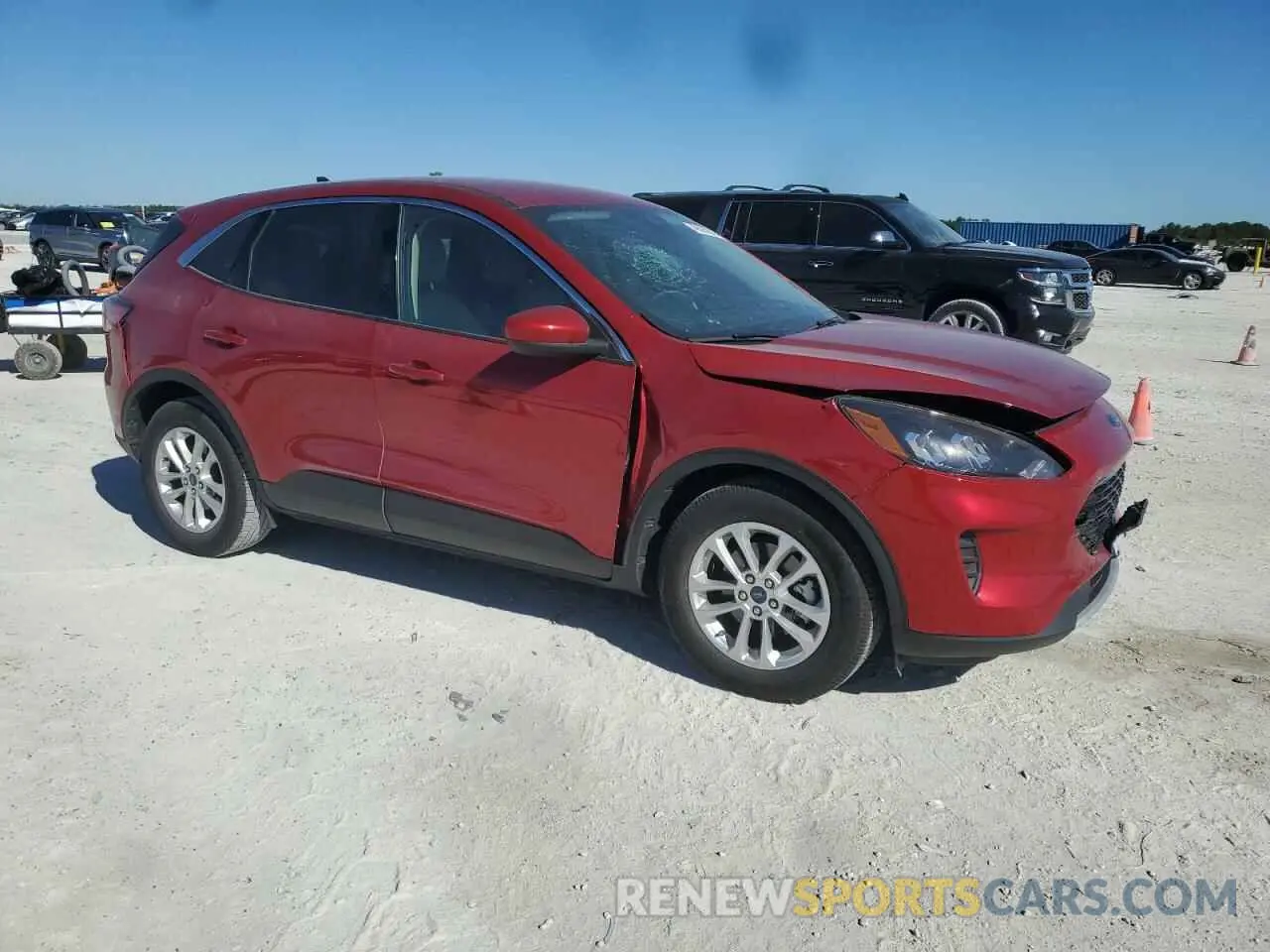 4 Photograph of a damaged car 1FMCU0G62LUB55945 FORD ESCAPE 2020