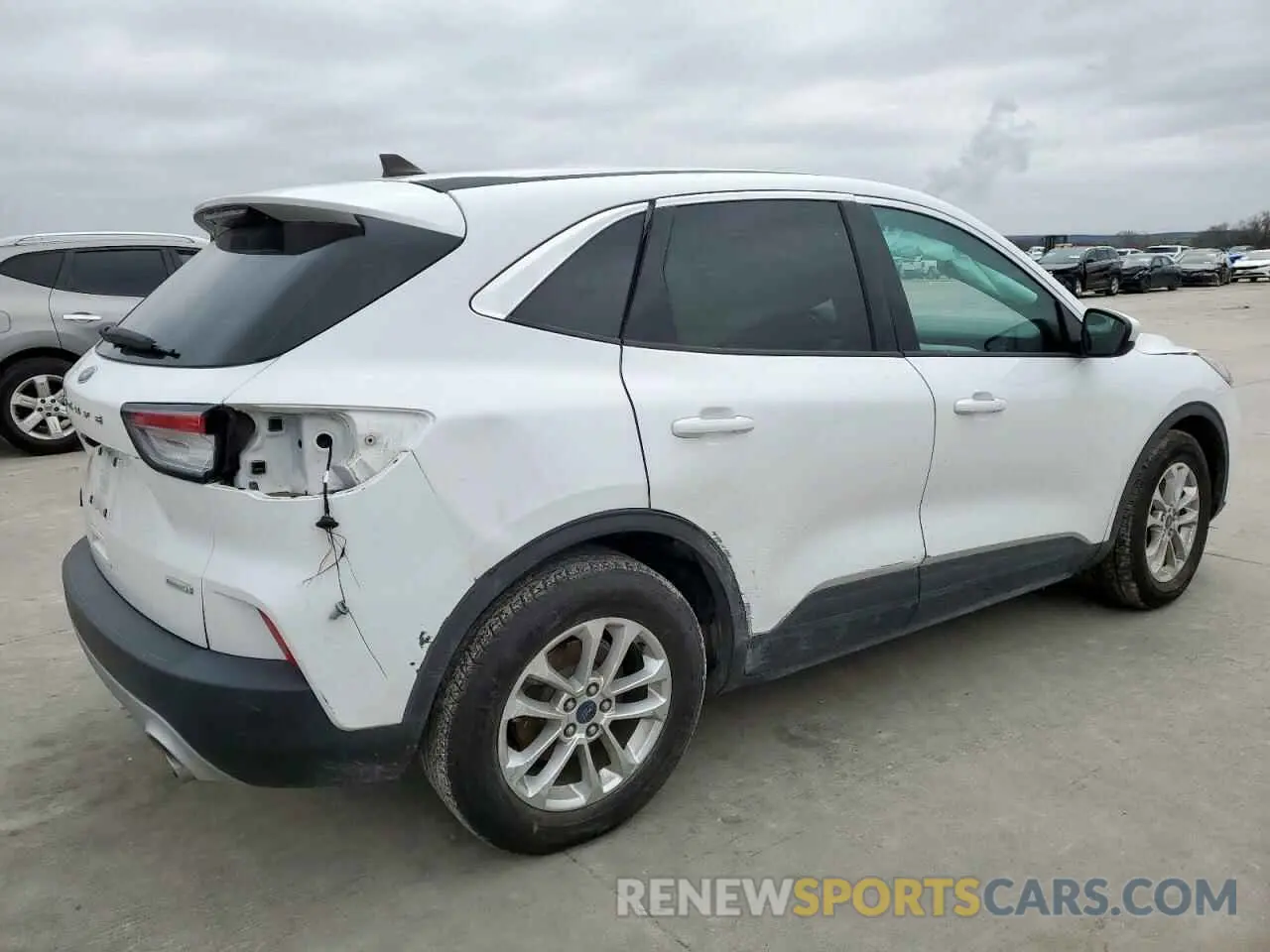 3 Photograph of a damaged car 1FMCU0G62LUB66783 FORD ESCAPE 2020