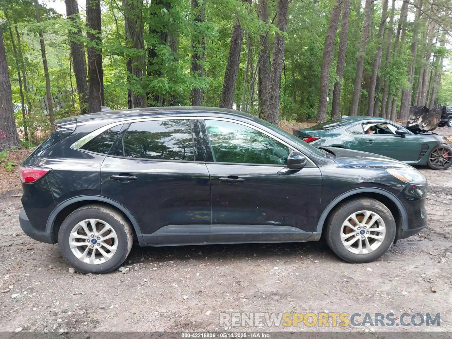 13 Photograph of a damaged car 1FMCU0G62LUC04223 FORD ESCAPE 2020