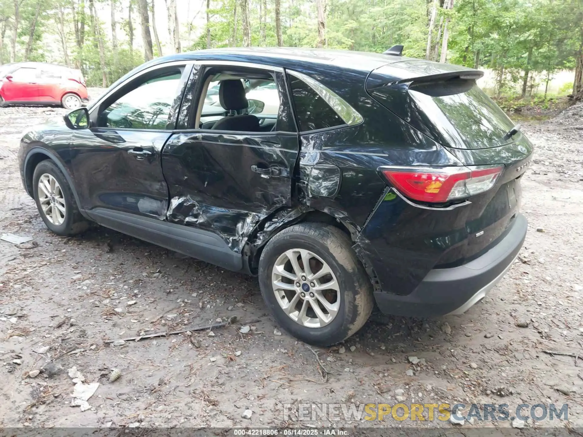 3 Photograph of a damaged car 1FMCU0G62LUC04223 FORD ESCAPE 2020