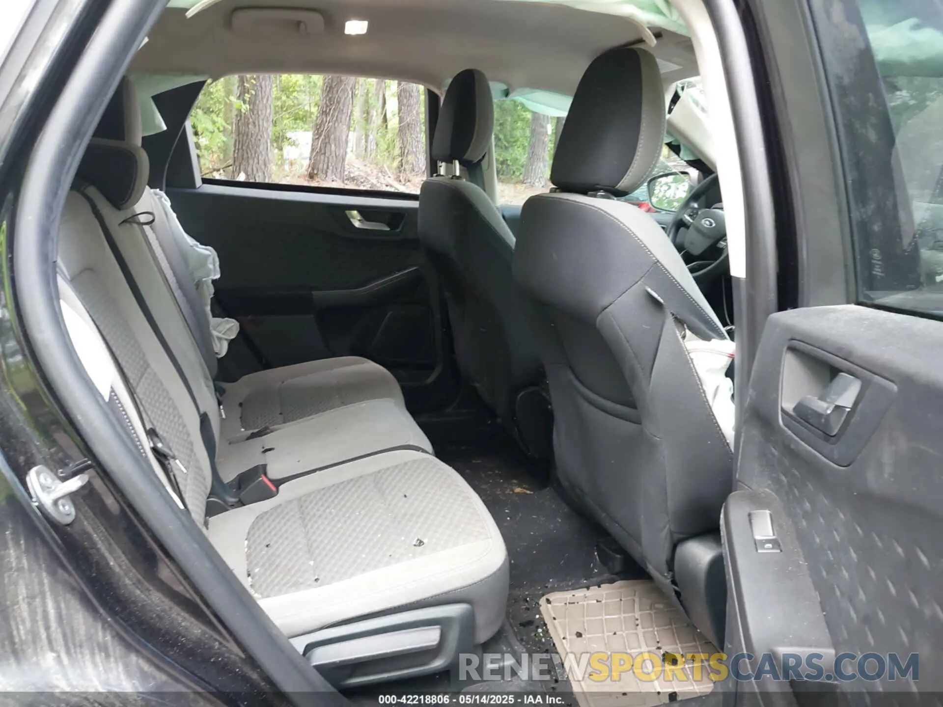 8 Photograph of a damaged car 1FMCU0G62LUC04223 FORD ESCAPE 2020